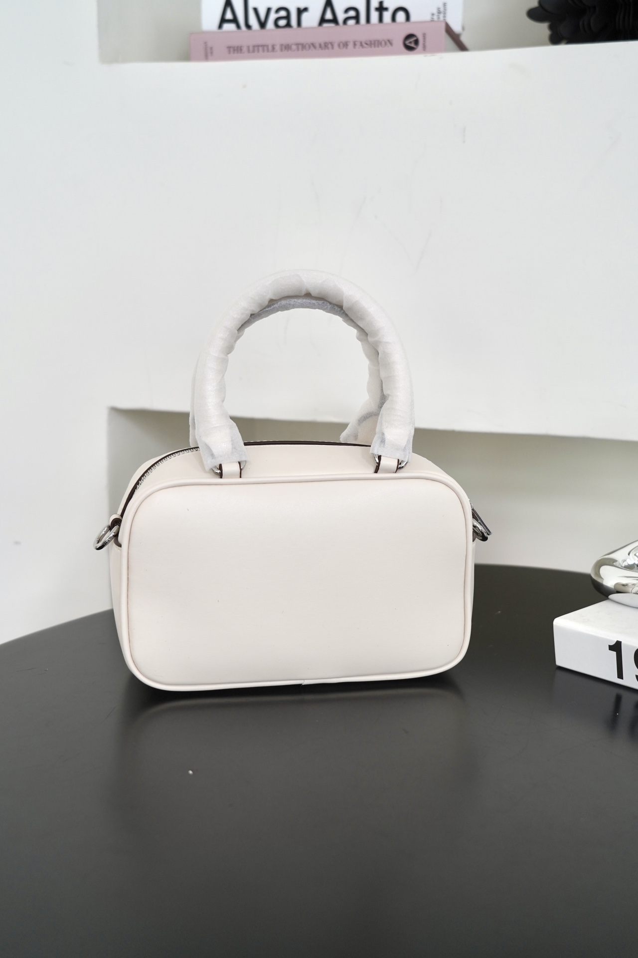 COACH Satchel枕头包 - スタイリッシュなデザインと機能性