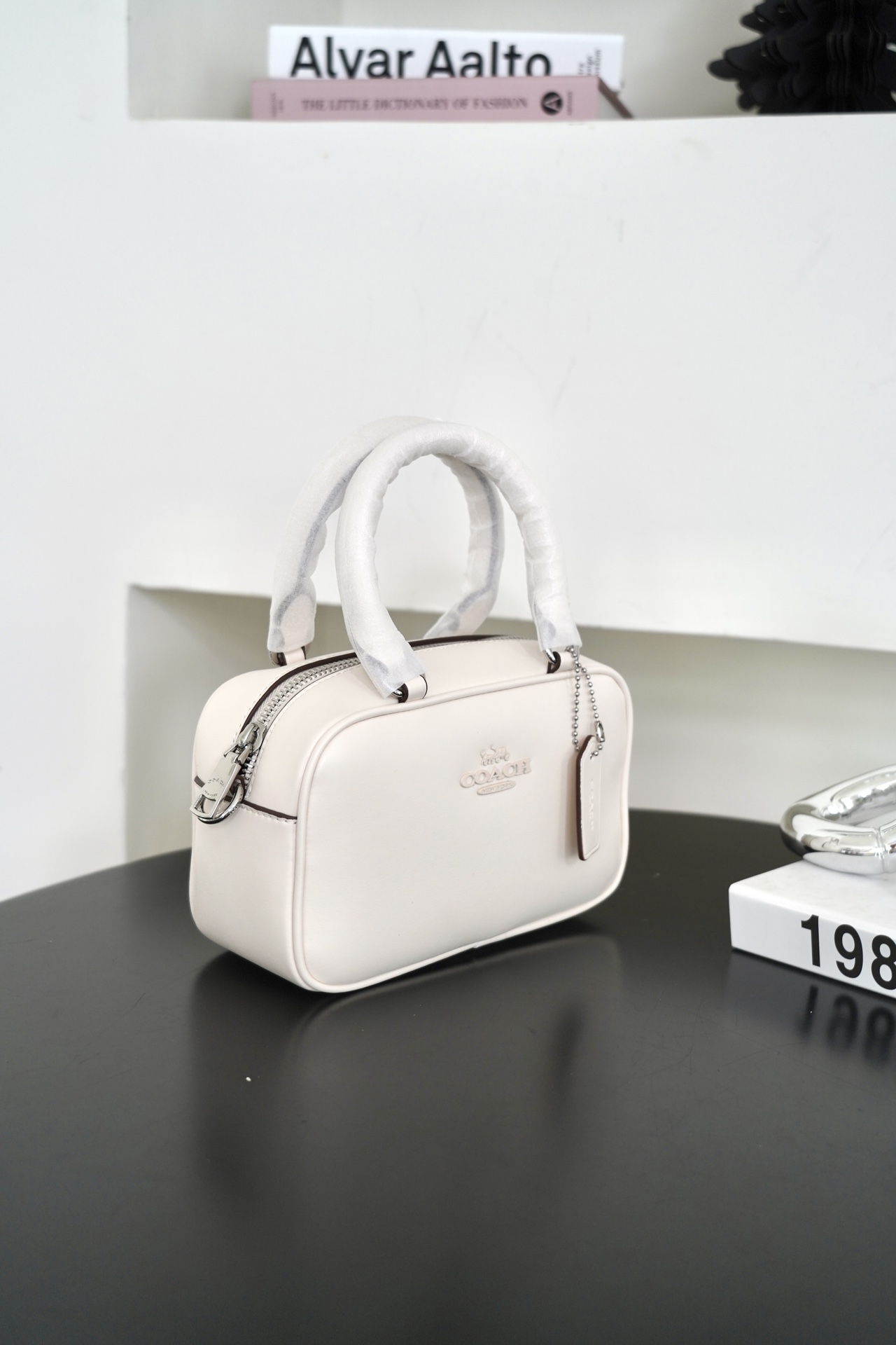 COACH Satchel枕头包 - スタイリッシュなデザインと機能性