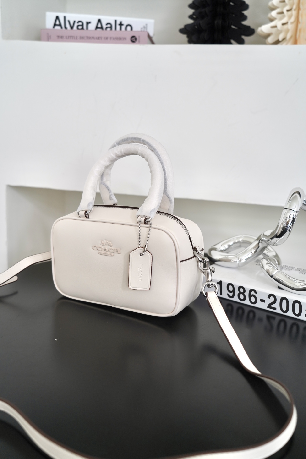 COACH Satchel枕头包 - スタイリッシュなデザインと機能性