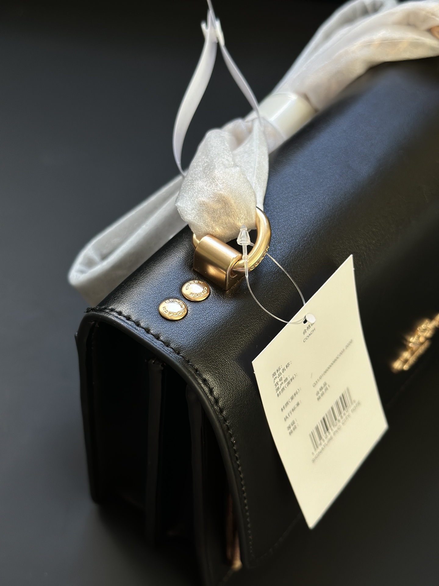 カードファッションブランド カーキ×ブラックのスタイリッシュデザイン