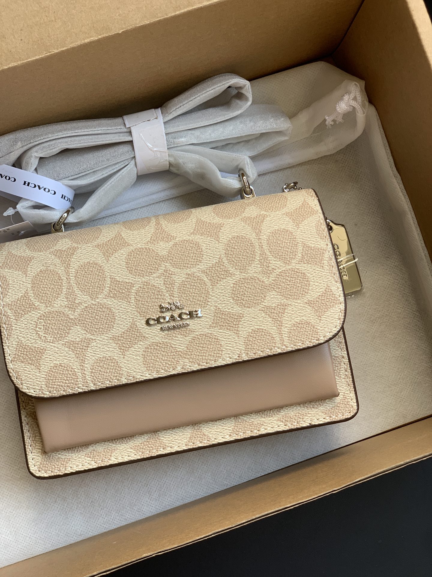 人気の奶茶色トートバッグ - シンプルで使いやすいデザイン