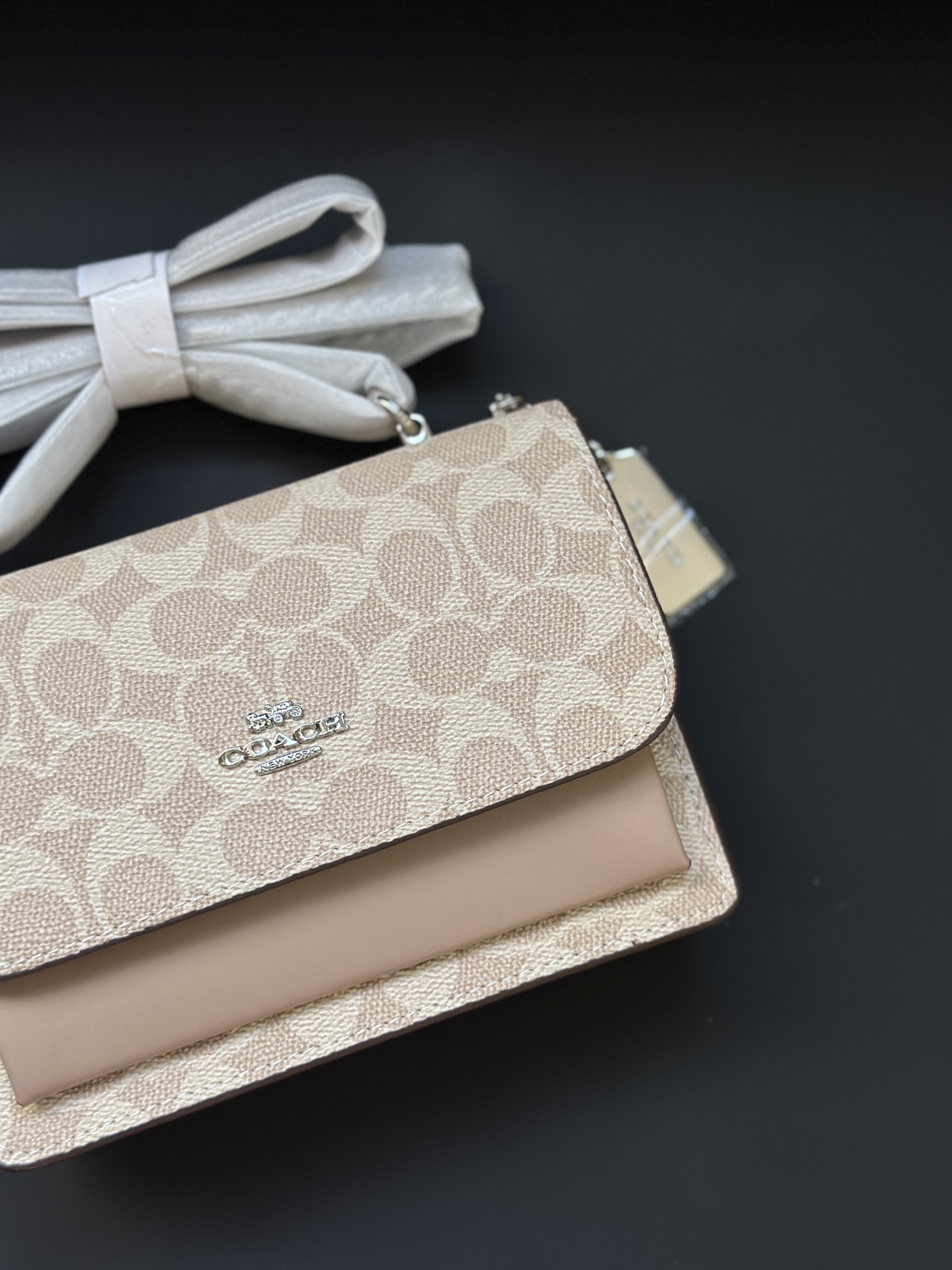 人気の奶茶色トートバッグ - シンプルで使いやすいデザイン