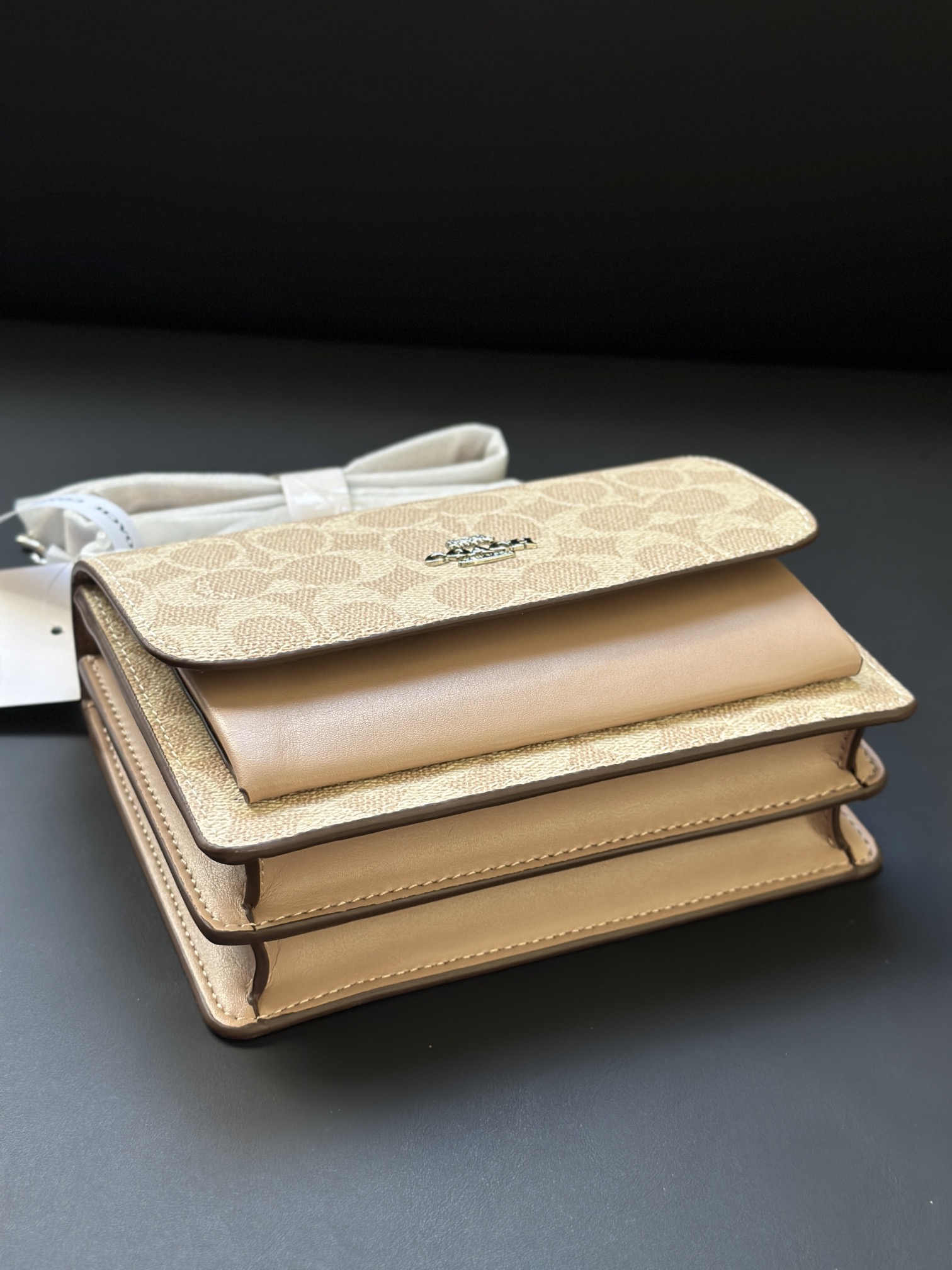 人気の奶茶色トートバッグ - シンプルで使いやすいデザイン