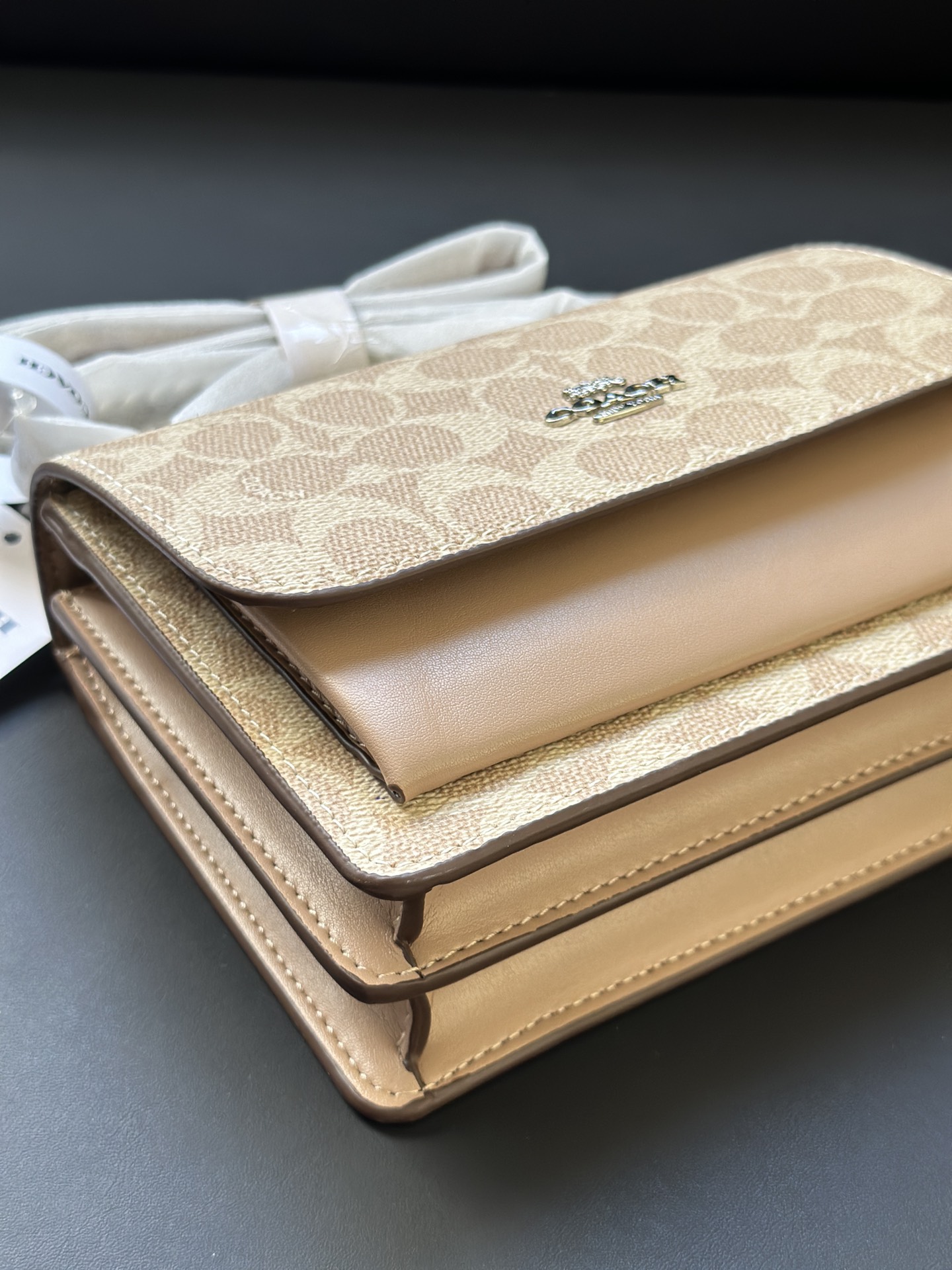 人気の奶茶色トートバッグ - シンプルで使いやすいデザイン