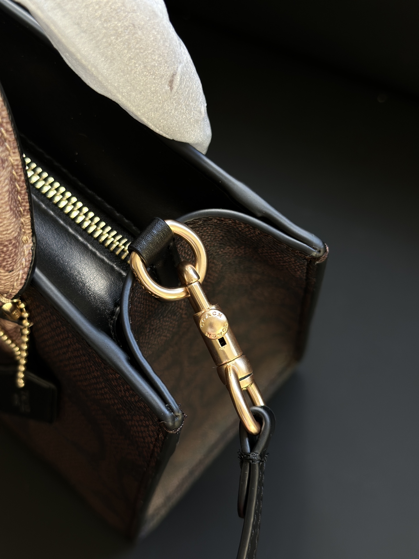 Maggie小托特バッグ - 上品なデザインで斜め掛けも可能