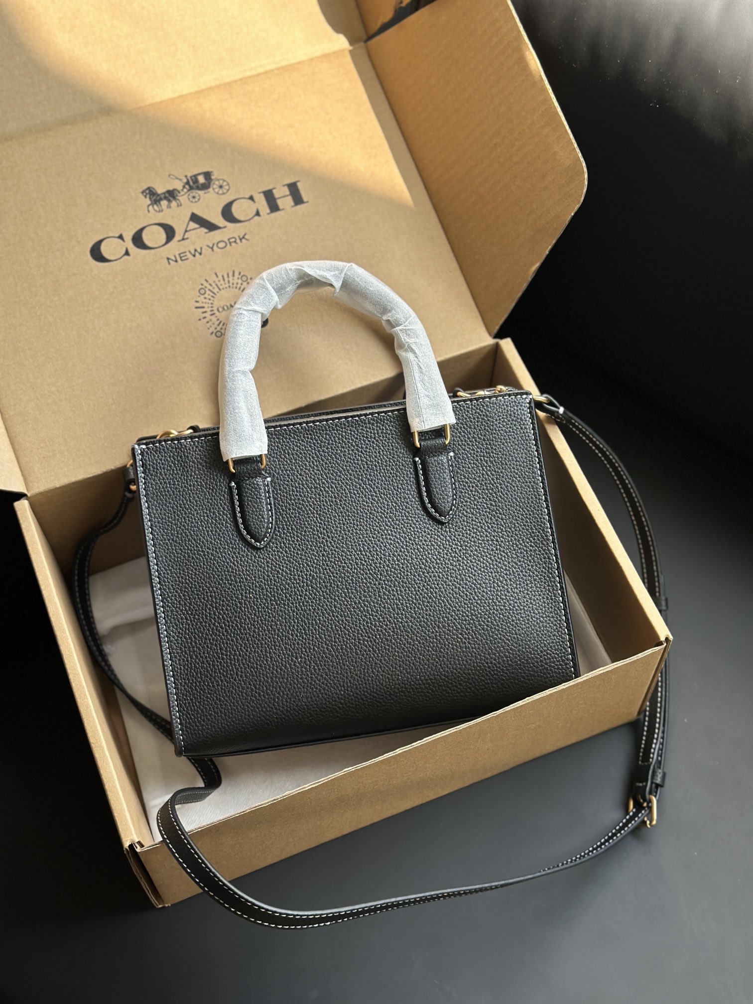 COACH 蔻驰 Maggie小黒包 - シンプルかつスタイリッシュなデザイン