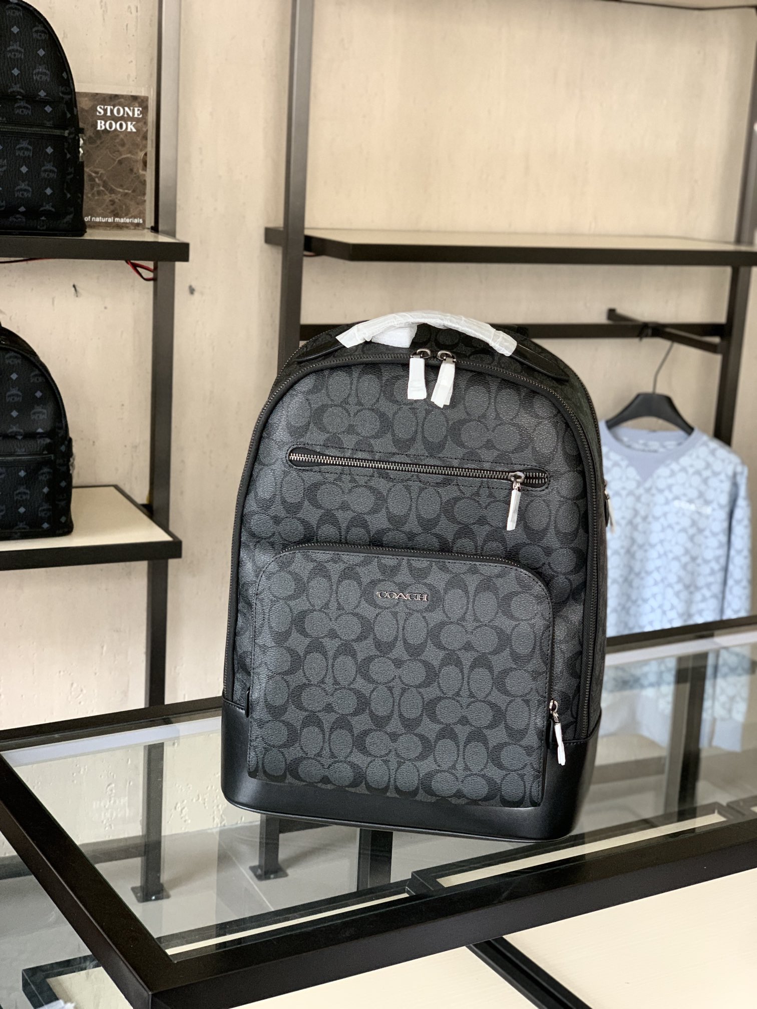 Givenchy 款男士Ethan双肩包 头层牛皮材质‼ 尺寸:32×42cm