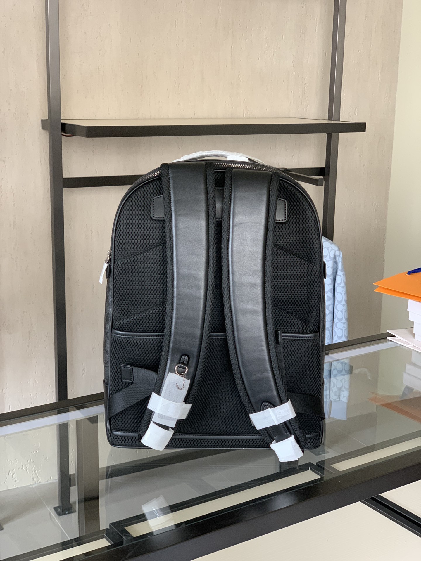 Givenchy 款男士Ethan双肩包 头层牛皮材质‼ 尺寸:32×42cm