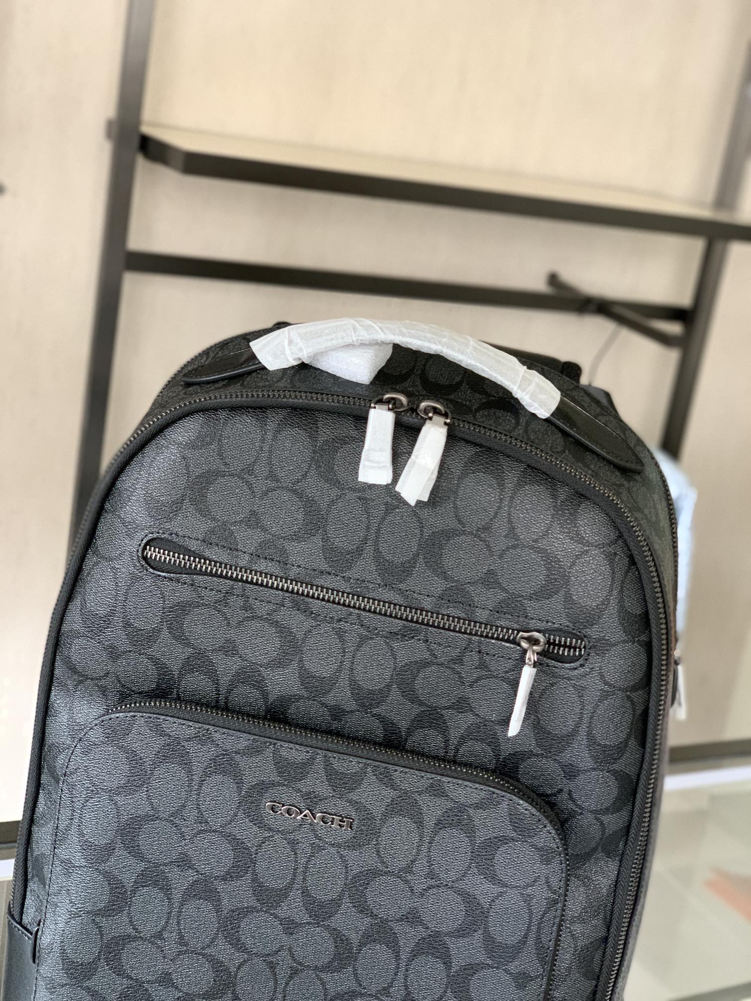 Givenchy 款男士Ethan双肩包 头层牛皮材质‼ 尺寸:32×42cm