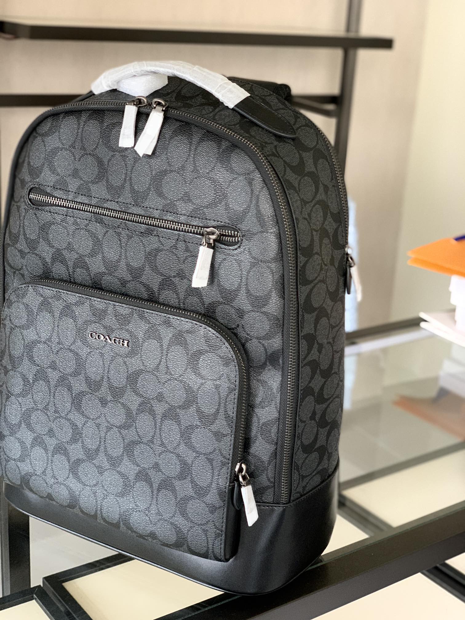 Givenchy 款男士Ethan双肩包 头层牛皮材质‼ 尺寸:32×42cm