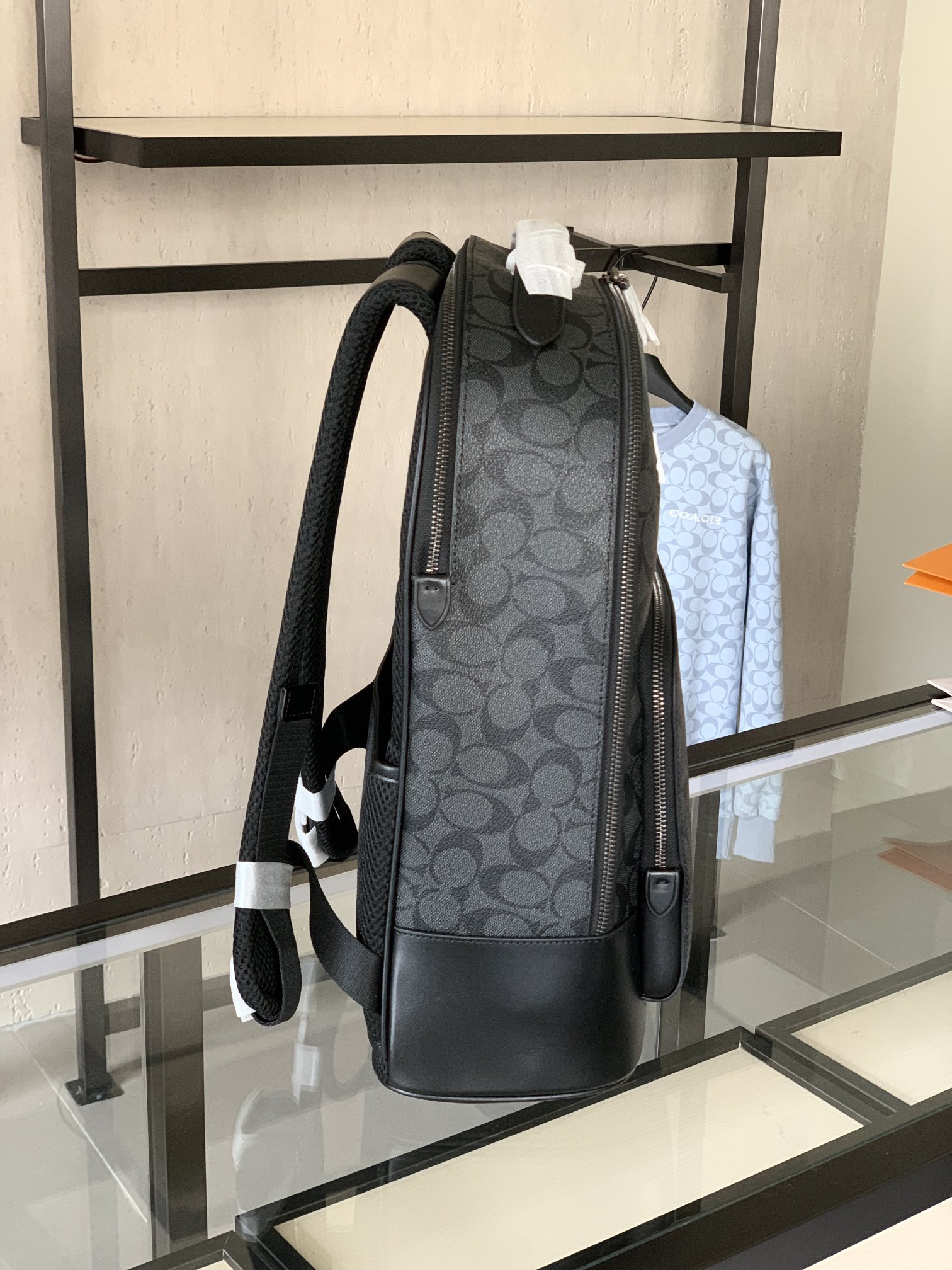 Givenchy 款男士Ethan双肩包 头层牛皮材质‼ 尺寸:32×42cm