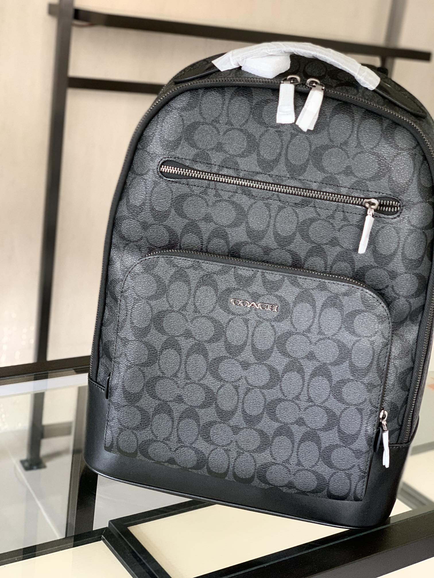 Givenchy 款男士Ethan双肩包 头层牛皮材质‼ 尺寸:32×42cm