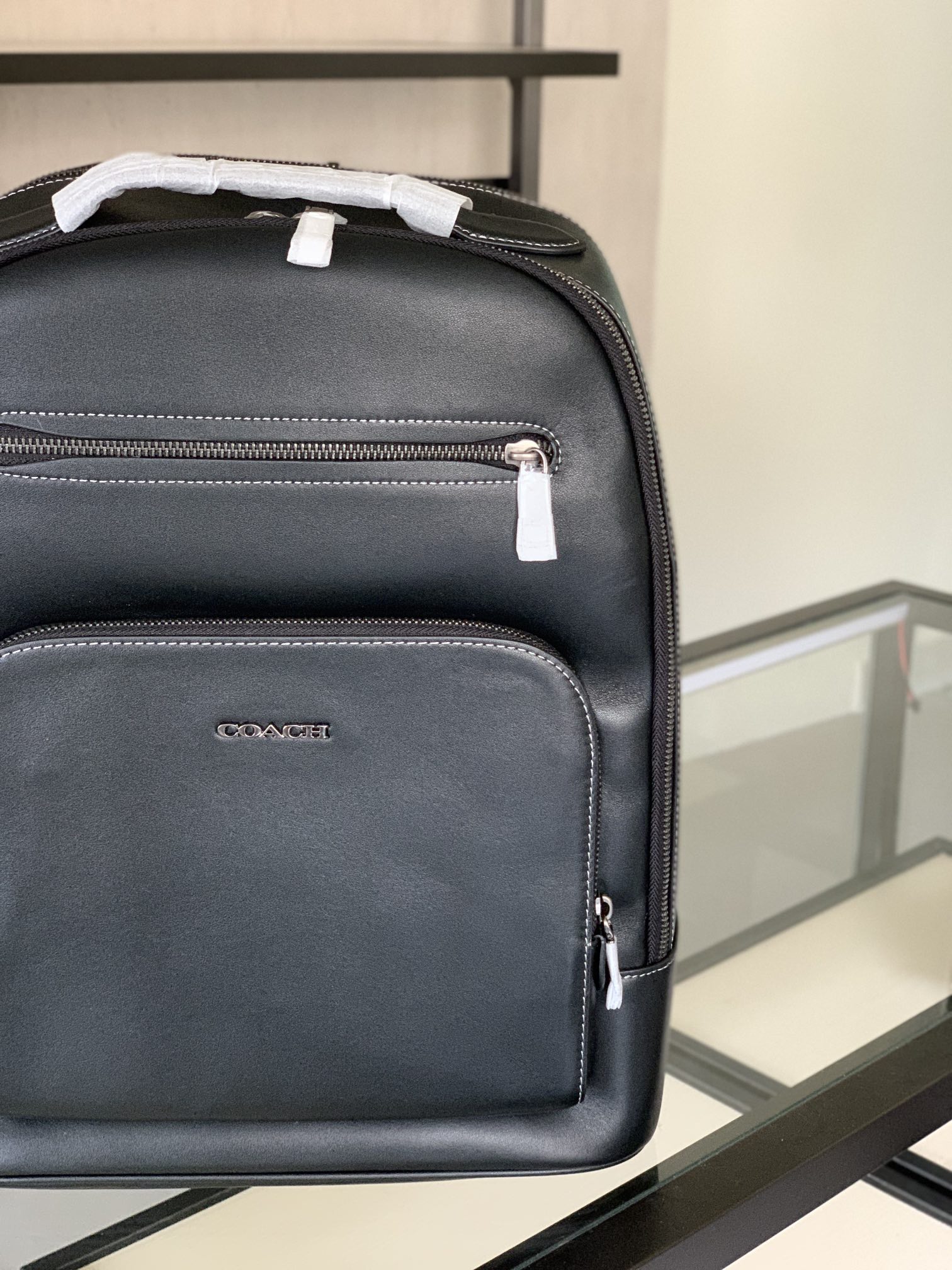 Givenchy 款男士Ethan双肩包 头层牛皮材质‼ 尺寸:32×42cm