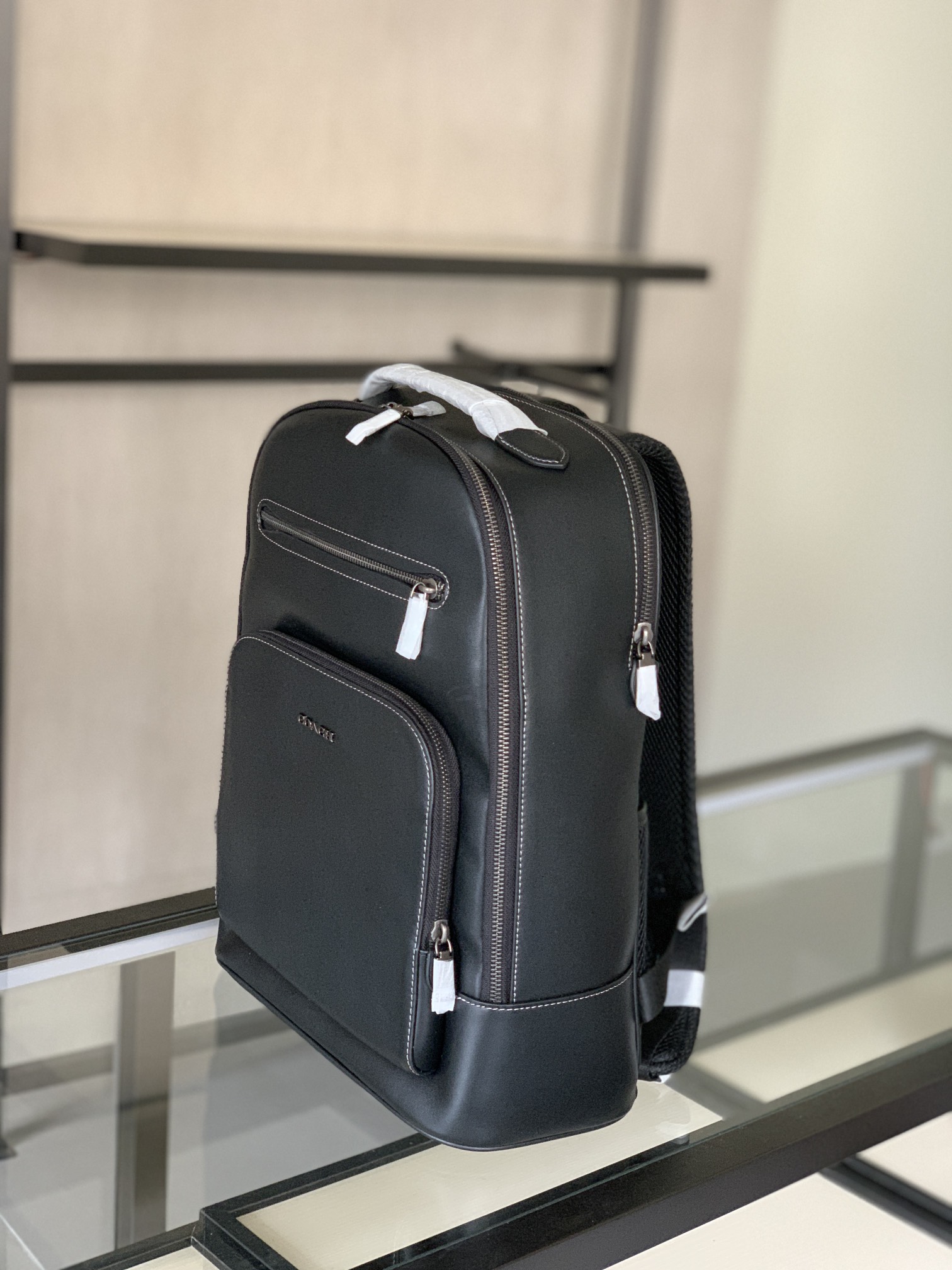 Givenchy 款男士Ethan双肩包 头层牛皮材质‼ 尺寸:32×42cm