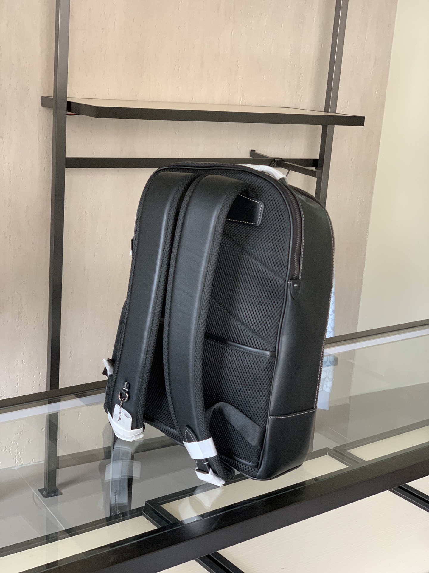 Givenchy 款男士Ethan双肩包 头层牛皮材质‼ 尺寸:32×42cm