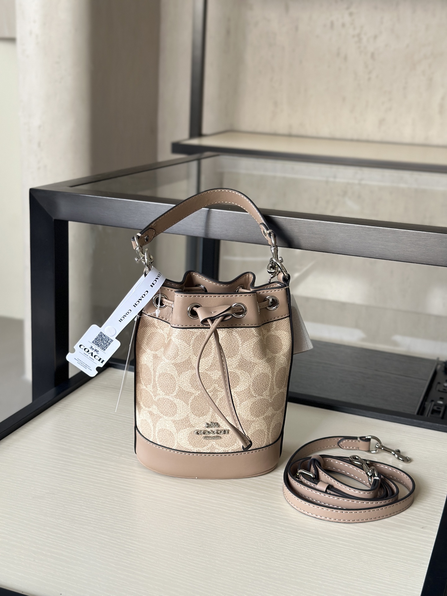 奶茶色トートバッグ - シンプルで洗練されたデザイン