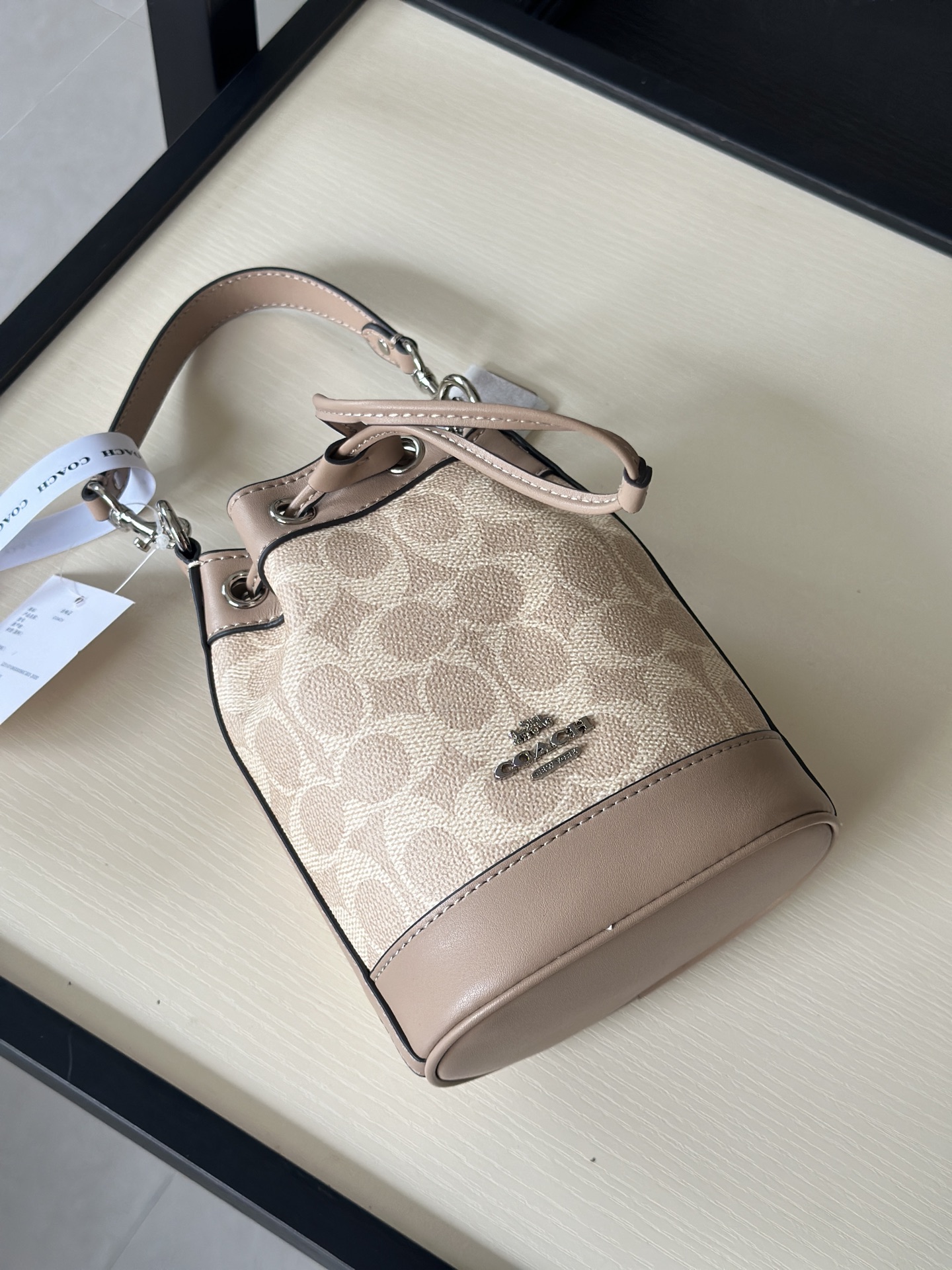 奶茶色トートバッグ - シンプルで洗練されたデザイン