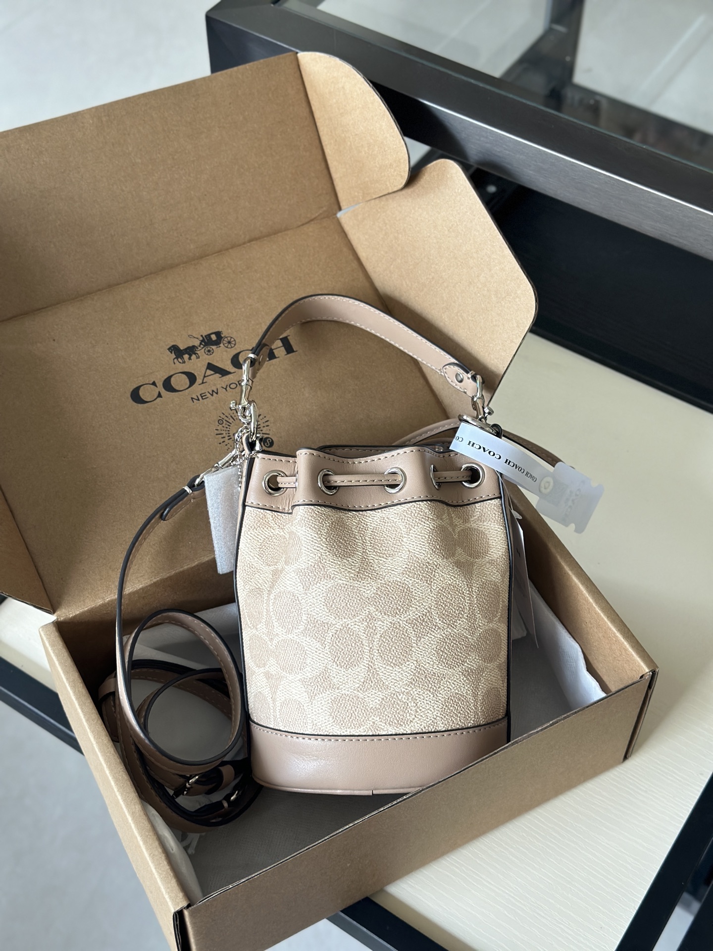 奶茶色トートバッグ - シンプルで洗練されたデザイン