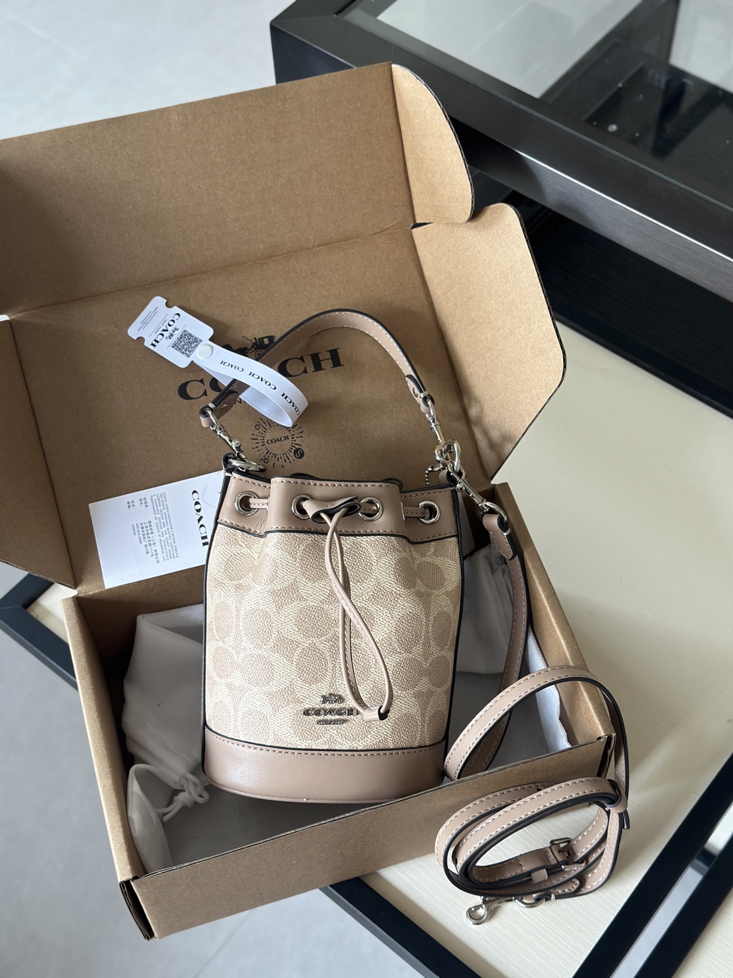 奶茶色トートバッグ - シンプルで洗練されたデザイン