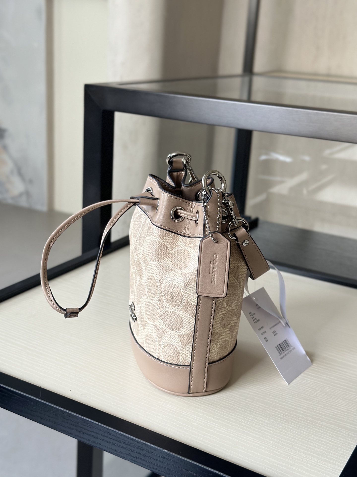 奶茶色トートバッグ - シンプルで洗練されたデザイン