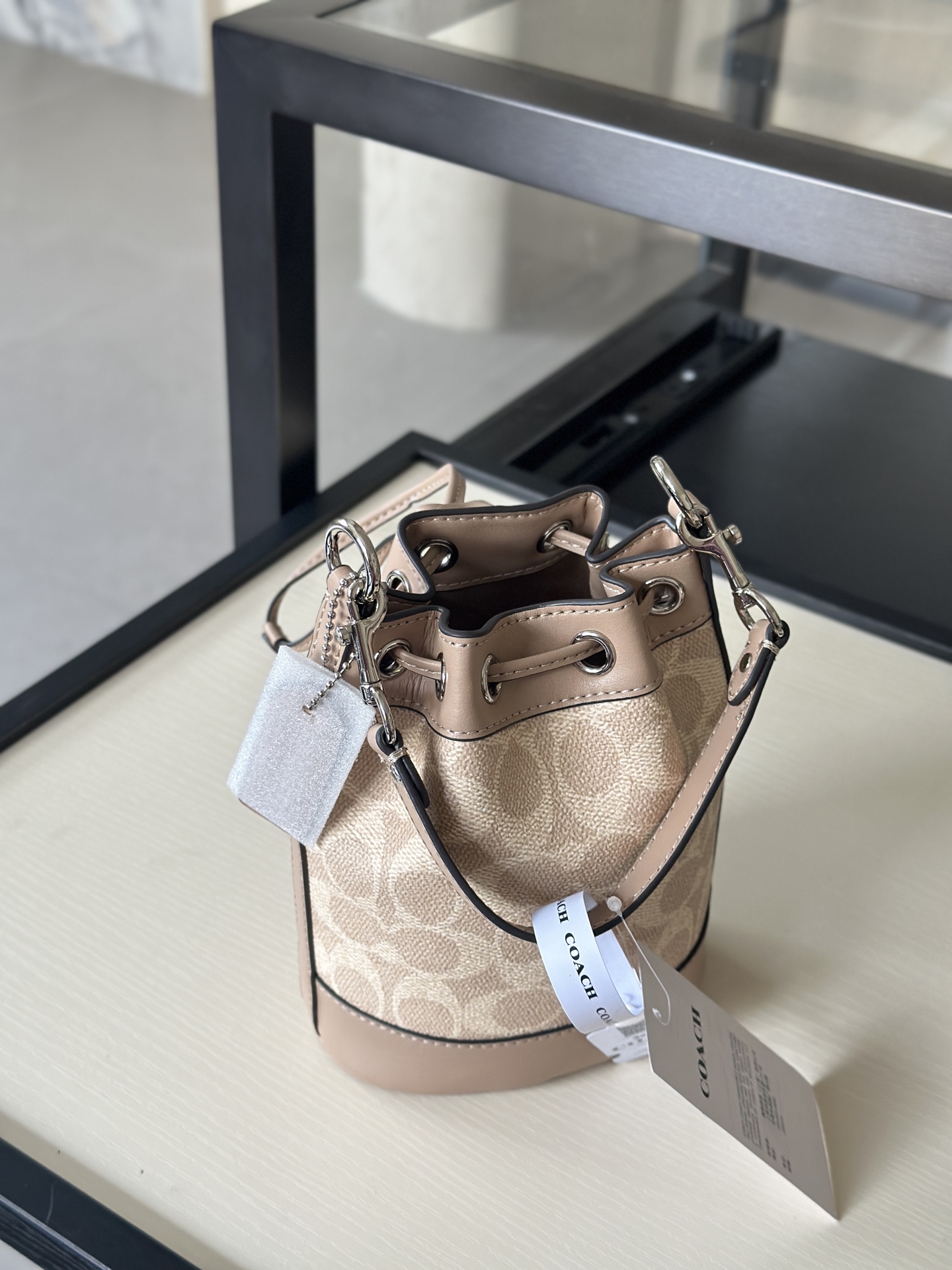 奶茶色トートバッグ - シンプルで洗練されたデザイン