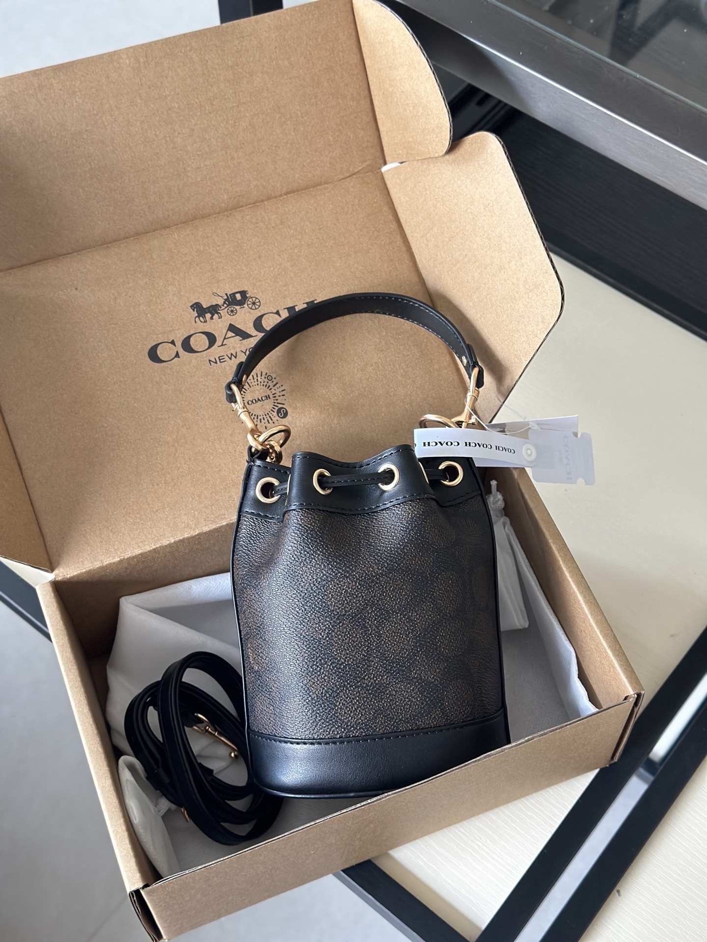 コーヒー色のスタイリッシュバッグ