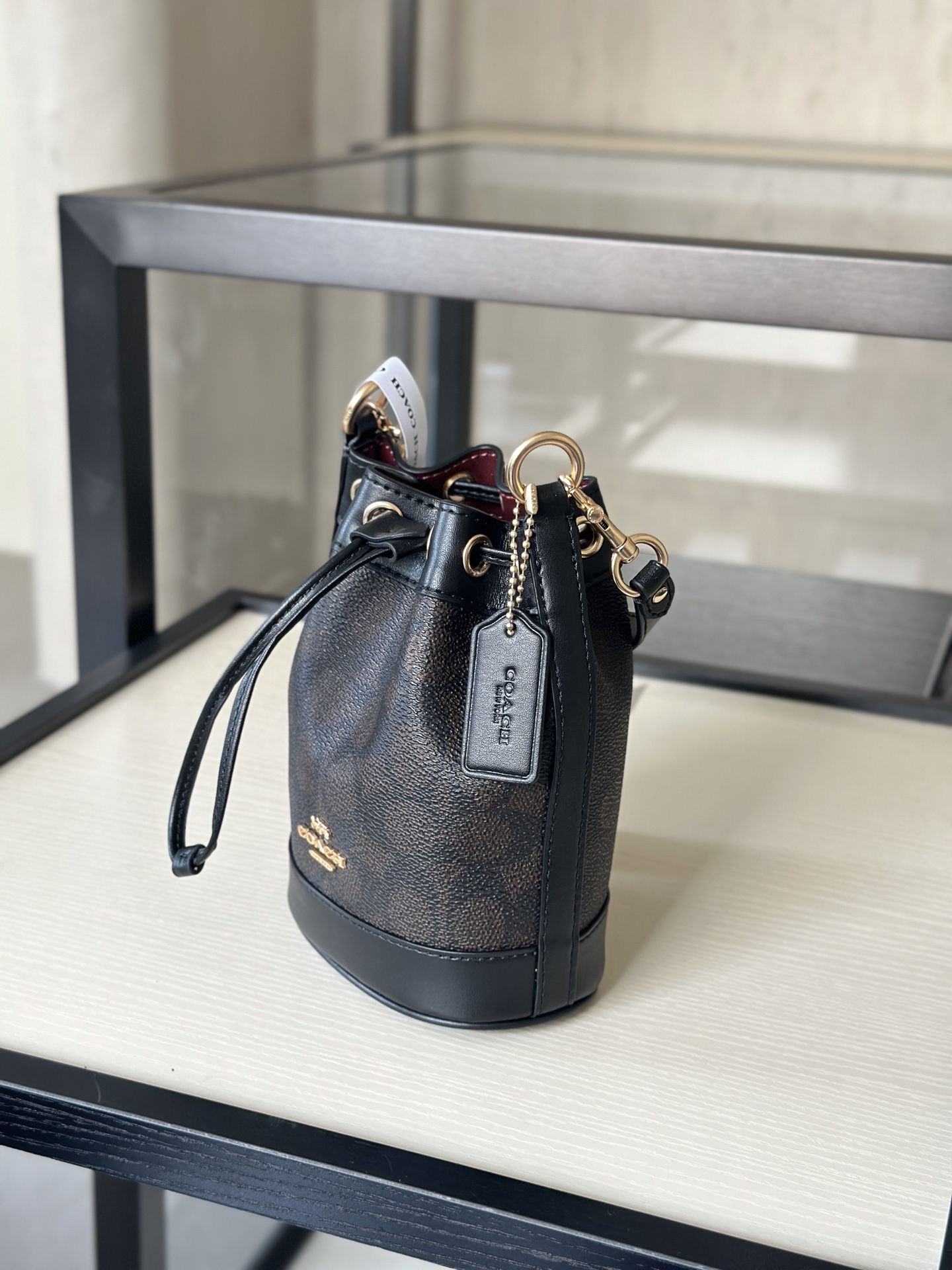 コーヒー色のスタイリッシュバッグ