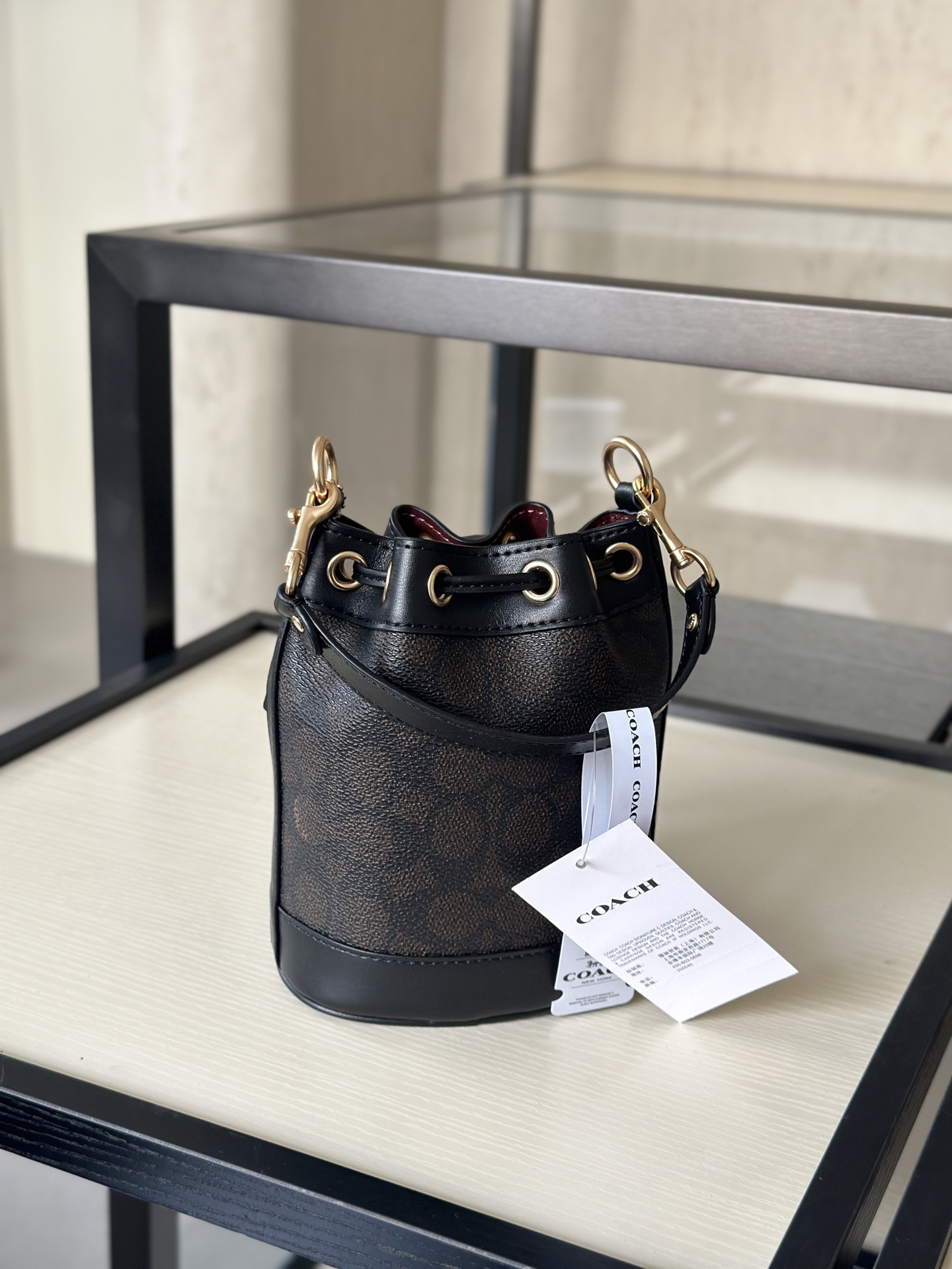 コーヒー色のスタイリッシュバッグ