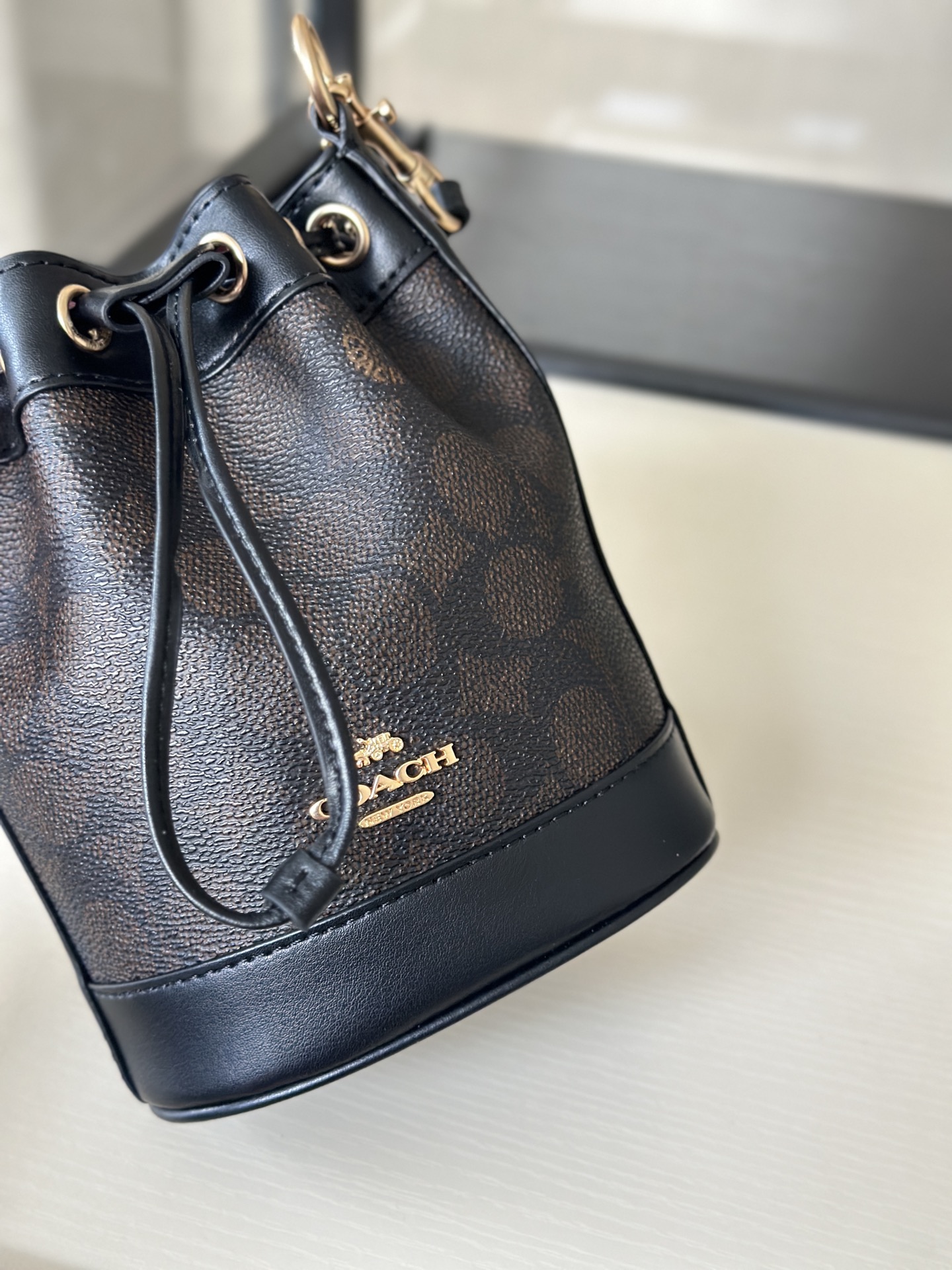 コーヒー色のスタイリッシュバッグ