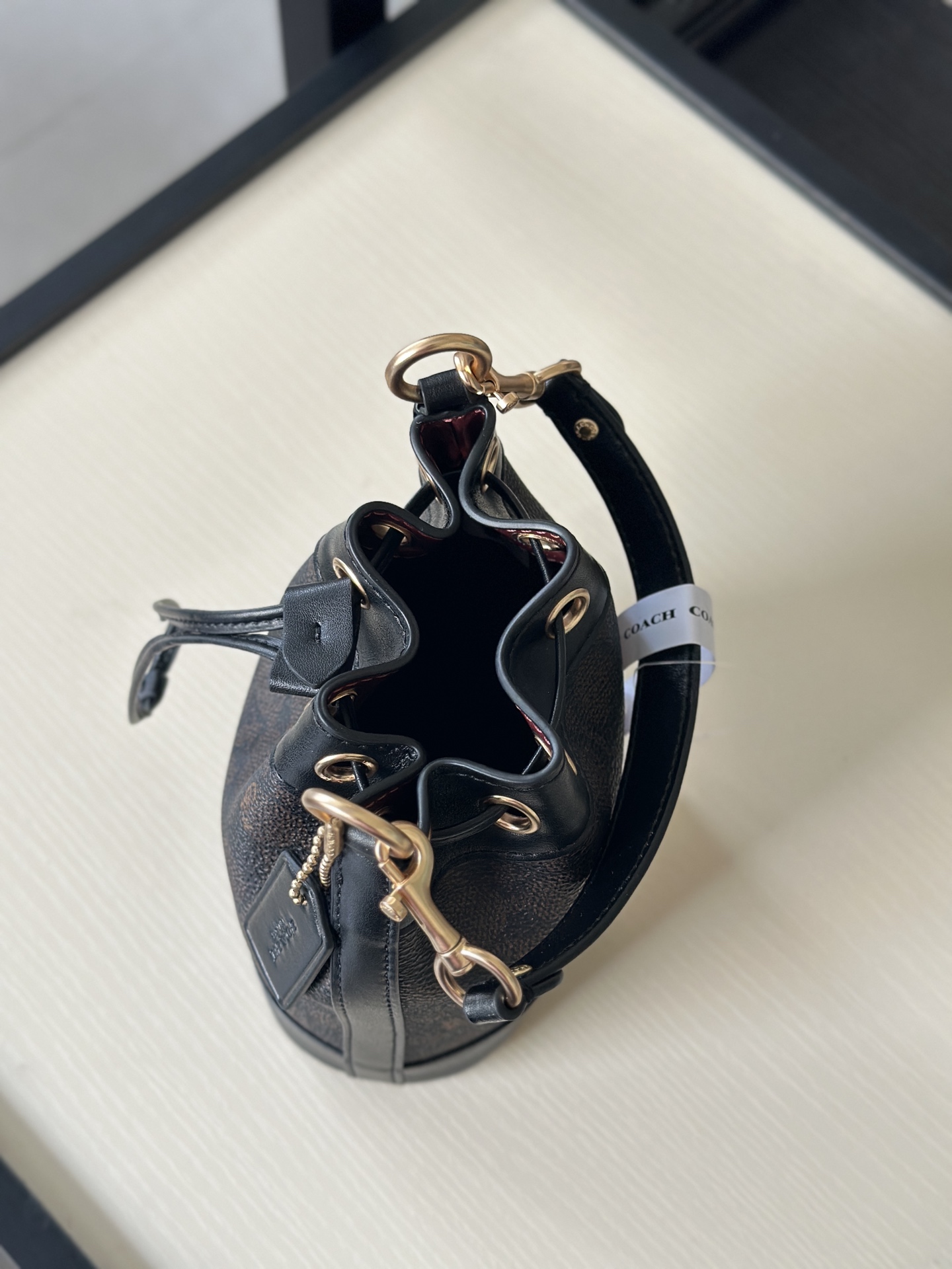 コーヒー色のスタイリッシュバッグ