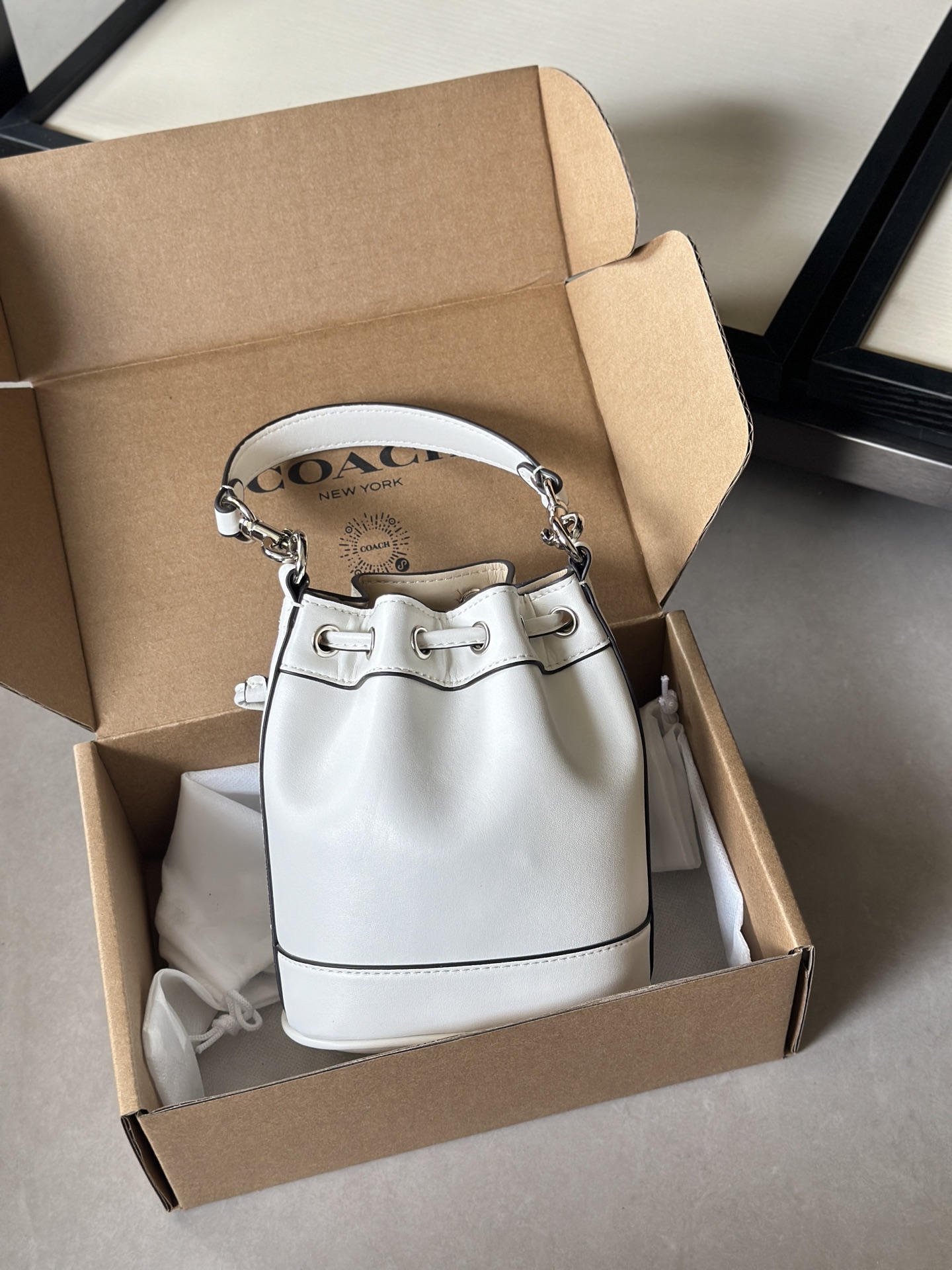 白色デザインの高品質商品