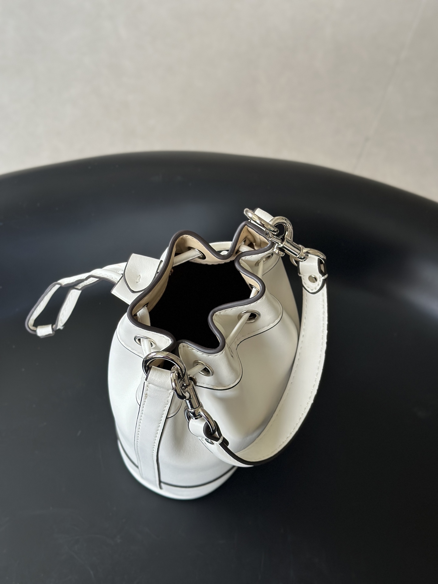 白色デザインの高品質商品