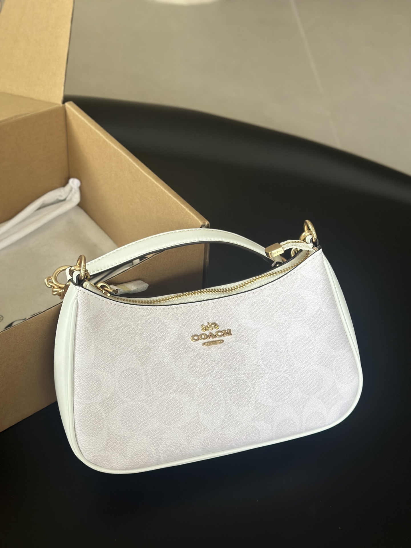 冰川白 スタイリッシュデザイン 高品質素材