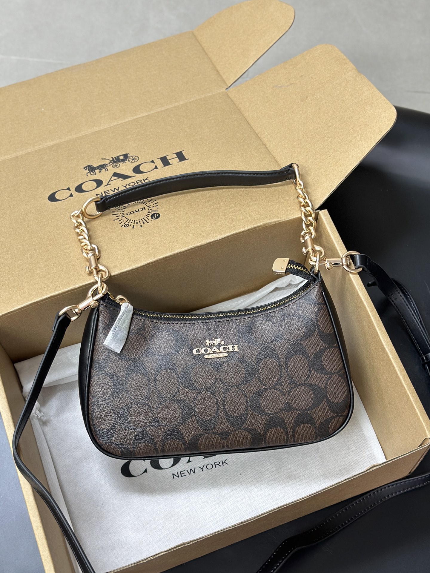 黒咖老花 トレンド感溢れるデザイン