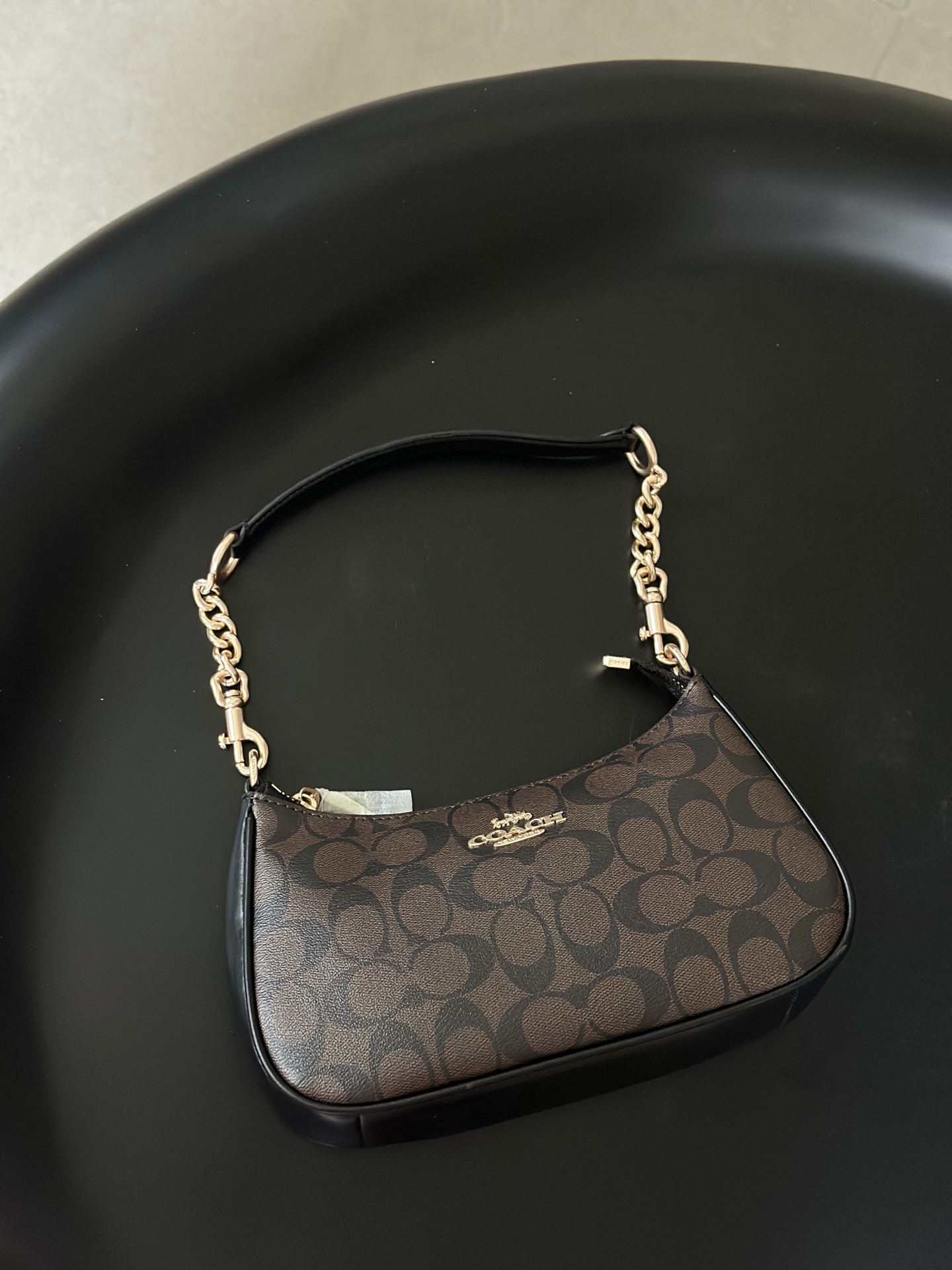 黒咖老花 トレンド感溢れるデザイン