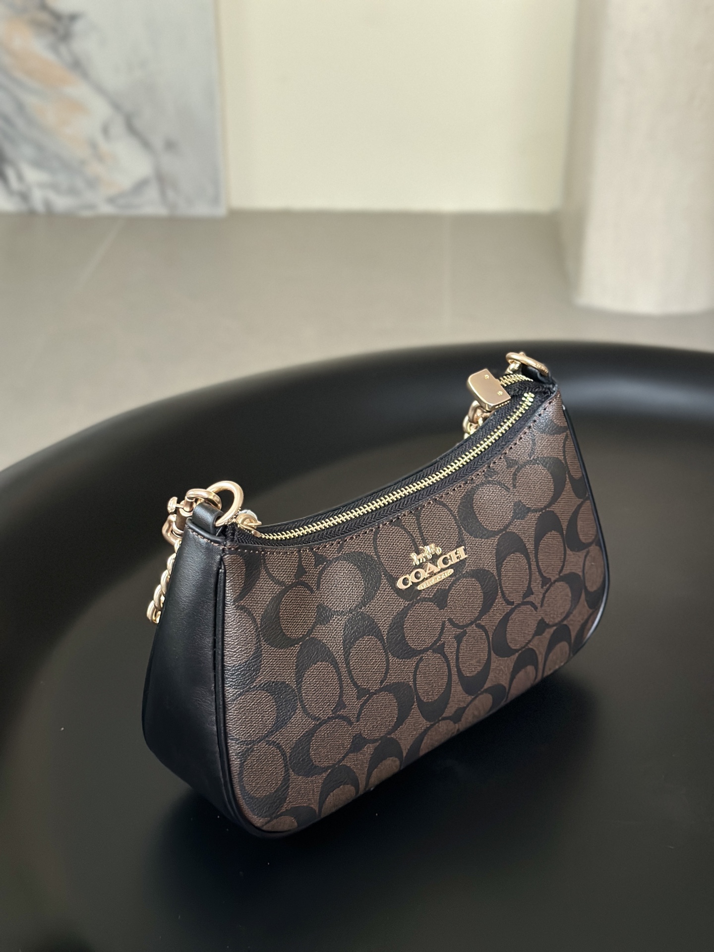 黒咖老花 トレンド感溢れるデザイン