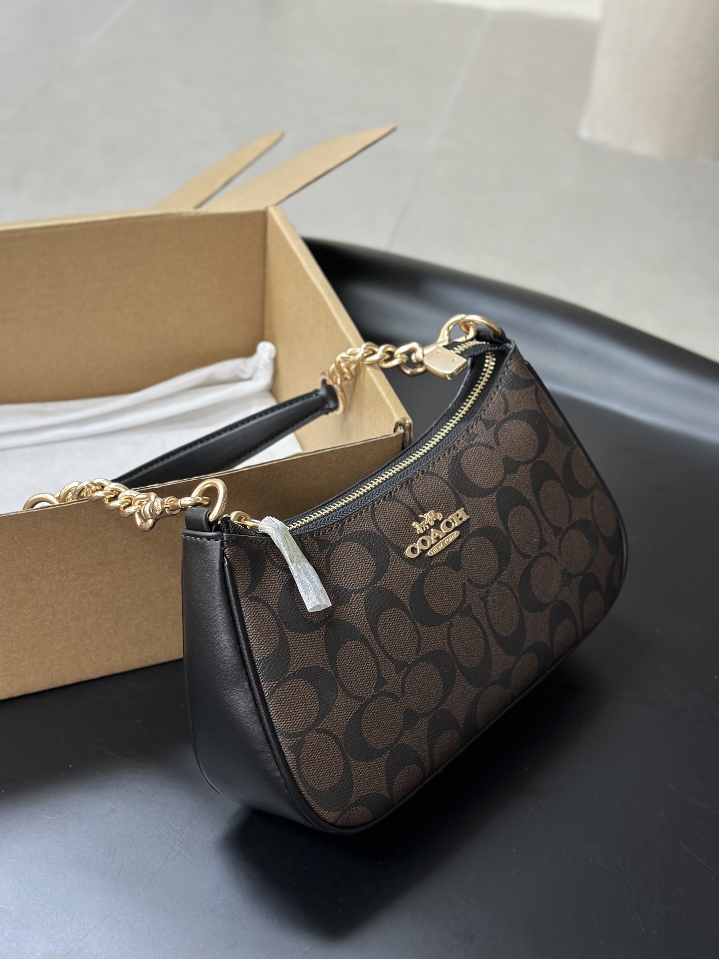 黒咖老花 トレンド感溢れるデザイン