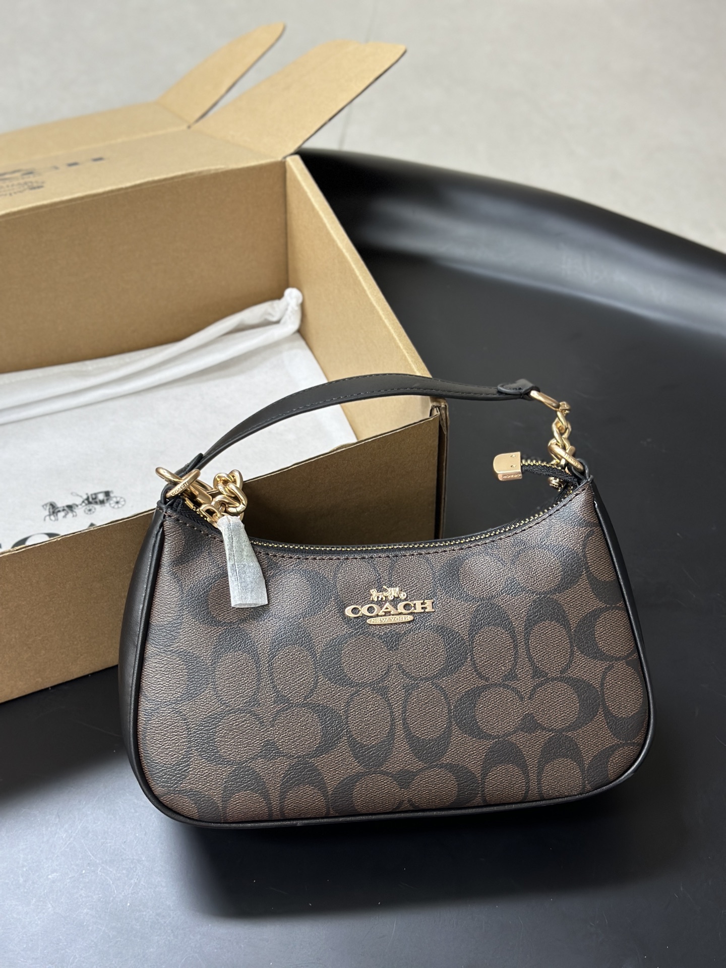 黒咖老花 トレンド感溢れるデザイン