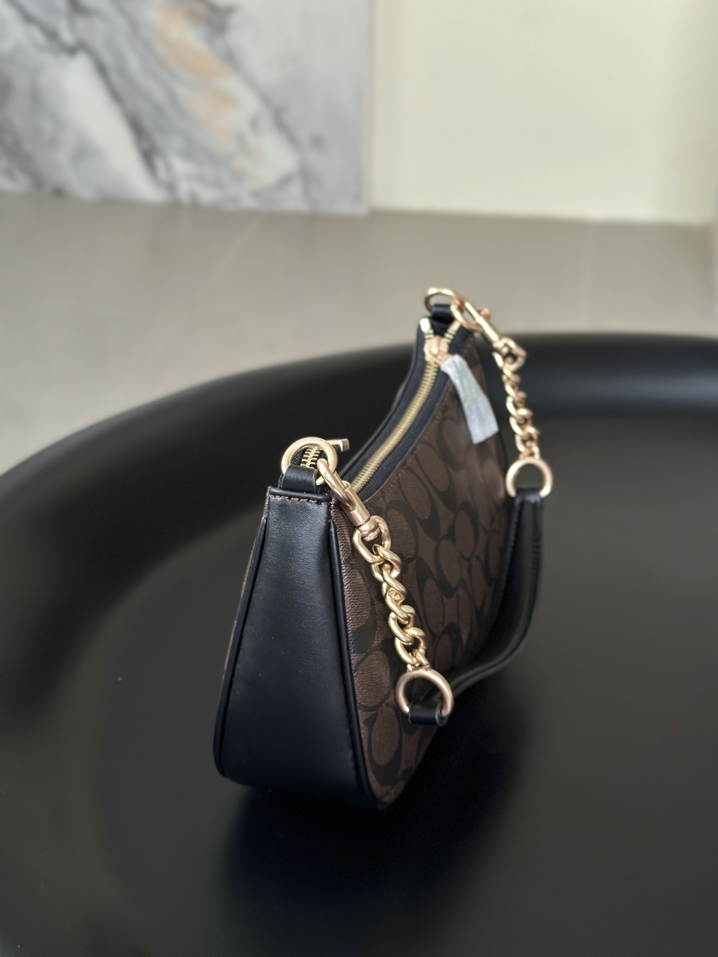 黒咖老花 トレンド感溢れるデザイン