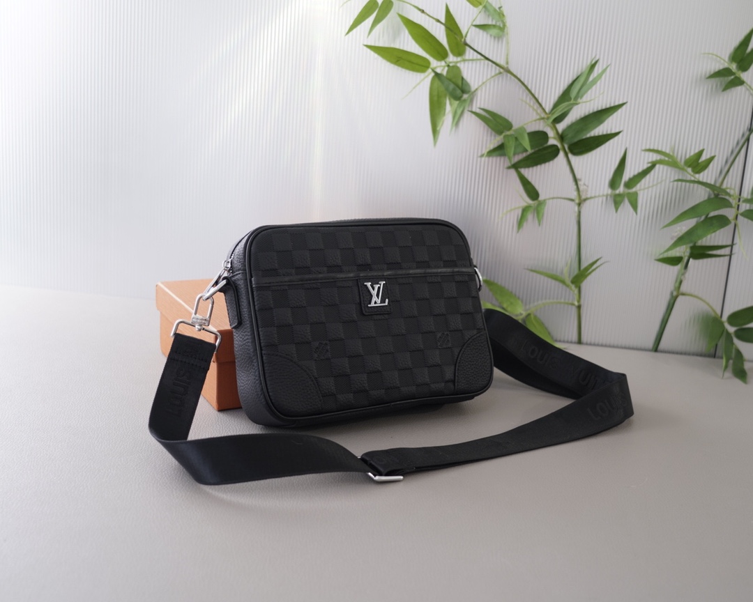 Louis Vuitton Crossbody & Shoulder Bags Cowhide Fetal