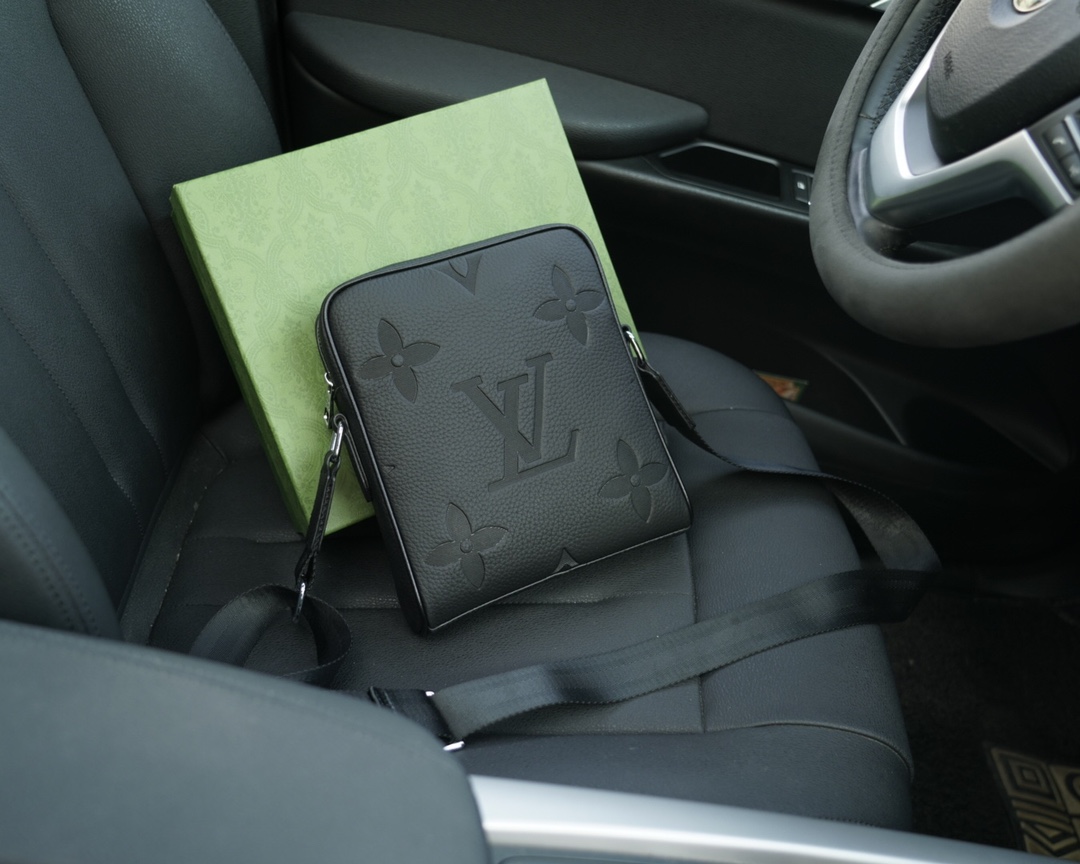 Louis Vuitton mirror quality
 Crossbody & Shoulder Bags Cowhide Fetal