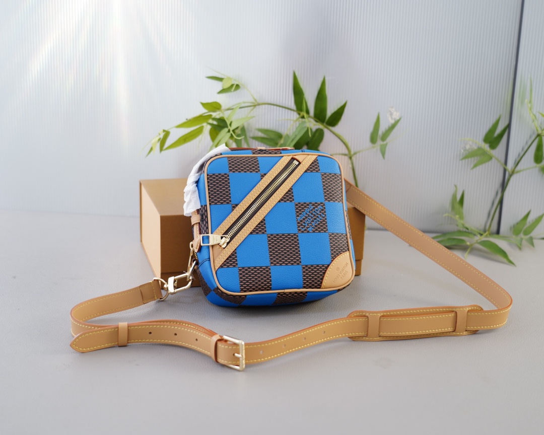 Louis Vuitton Crossbody & Shoulder Bags Cowhide