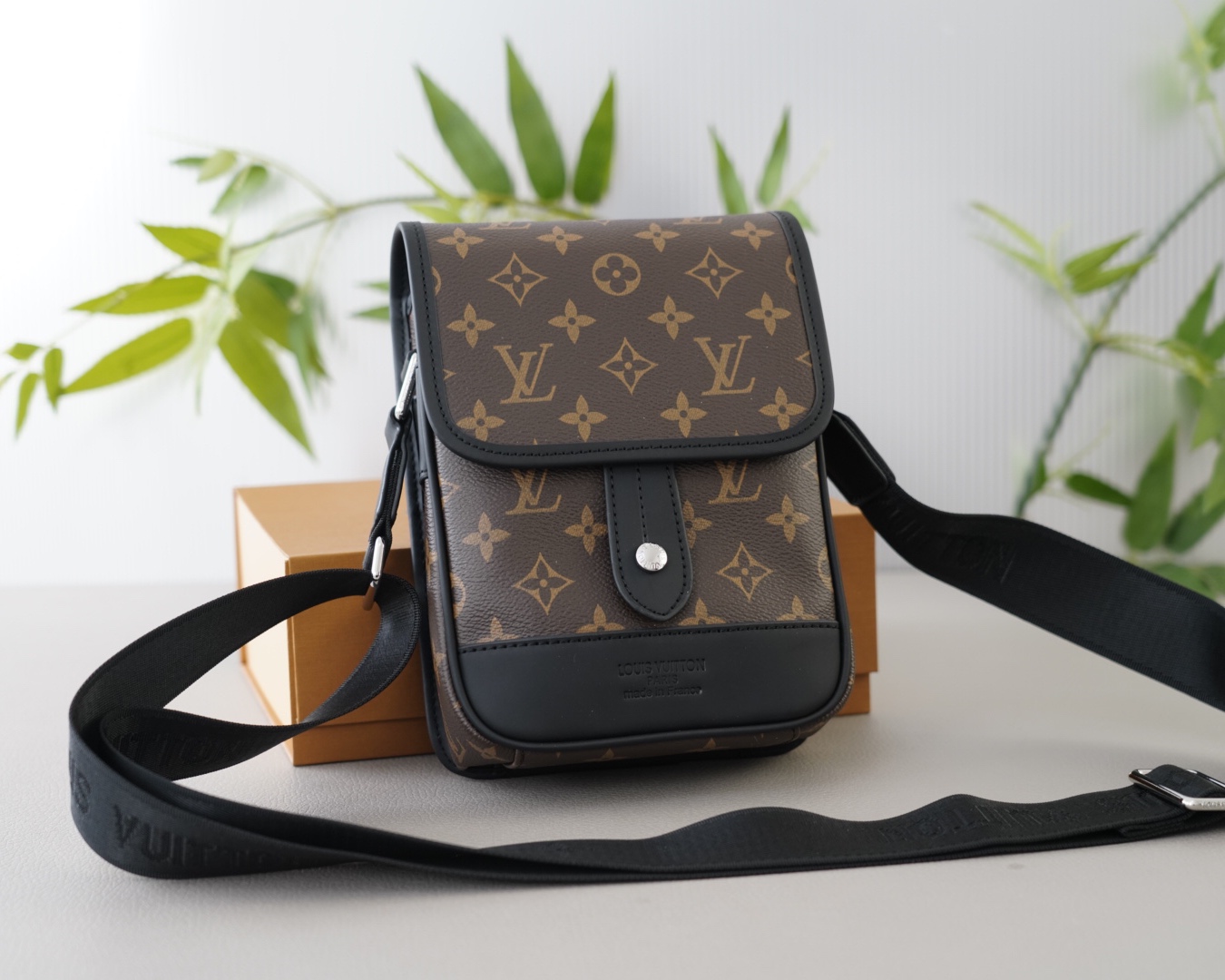 P140 🇫🇷 Web ufficiale del sito ufficiale di Louis Vuitton Sincrono versione alta dello zaino per la mano eterna di produzione eterna a mano eterna Set completo di confezionamento della casella di piegatura [Specifica: 17x22x8]