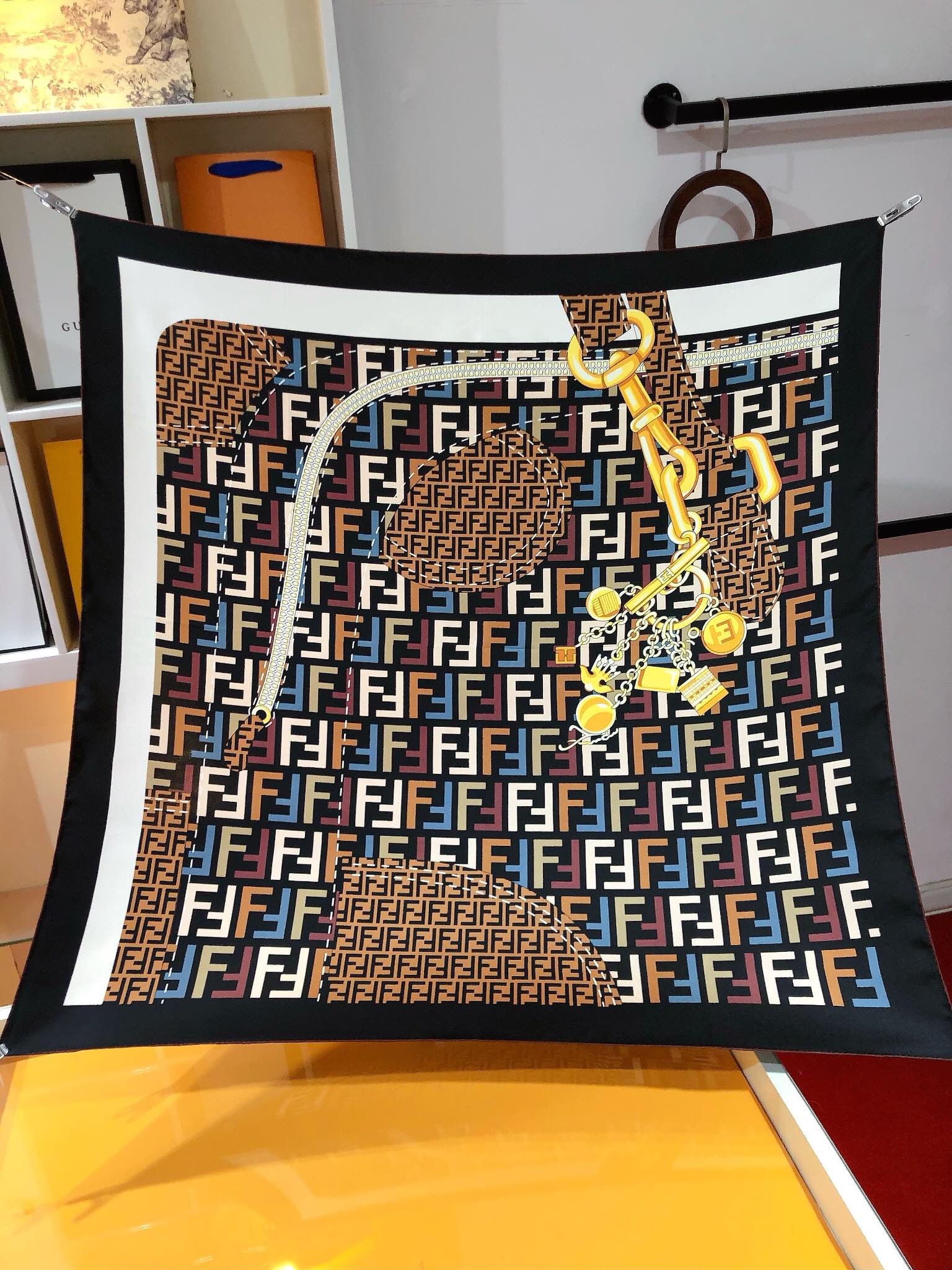 NO:174807,SFD2404 Original single Fendi 90cm silk square scarf, beautiful print is really a great love!  The outfit is very easy to match, and you can get a lot of aura when you use it casually. You can see the details clearly. The high-standard quality that is absolutely praised [Specification 90x90cm Twill silk], high-version scarf, fendi, real silk19860909SFD2404 原单芬迪90cm真丝方巾 绝美印花实在是大爱 ！穿搭非常好搭配,随便一搭就是气场爆棚话不用多说,细节品质都看得清楚,绝对获赞的高规格品质【规格90x90cm 斜纹真丝】,高版本围巾,fendi,real silk,scarf