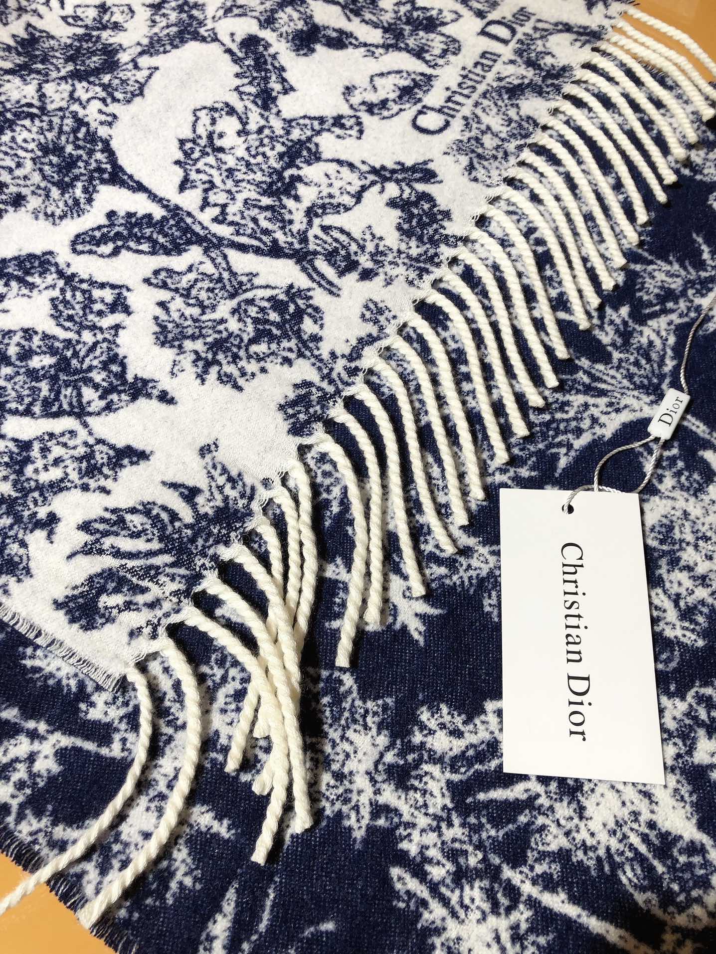 ❄️RDO2443重磅推荐‼️迪奥Dior Chardons 图案刺绣，展示象征着保护、韧性和自由的苏格