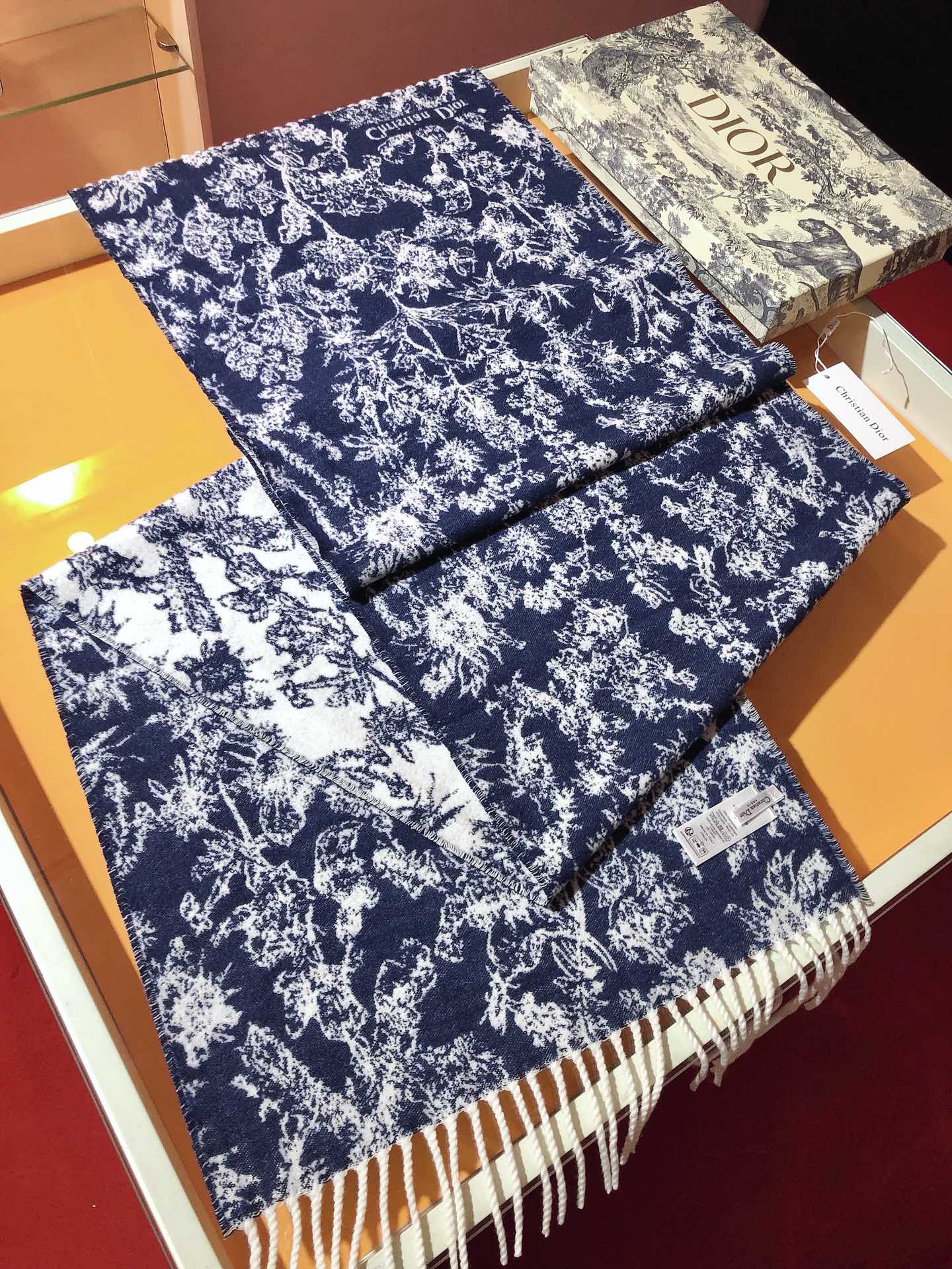 ❄️RDO2443重磅推荐‼️迪奥Dior Chardons 图案刺绣，展示象征着保护、韧性和自由的苏格