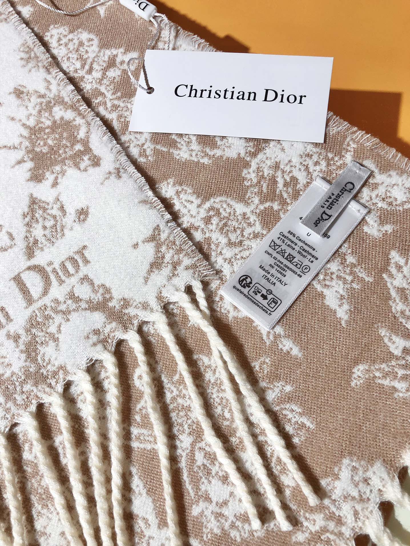 ❄️RDO2443重磅推荐‼️迪奥Dior Chardons 图案刺绣，展示象征着保护、韧性和自由的苏格