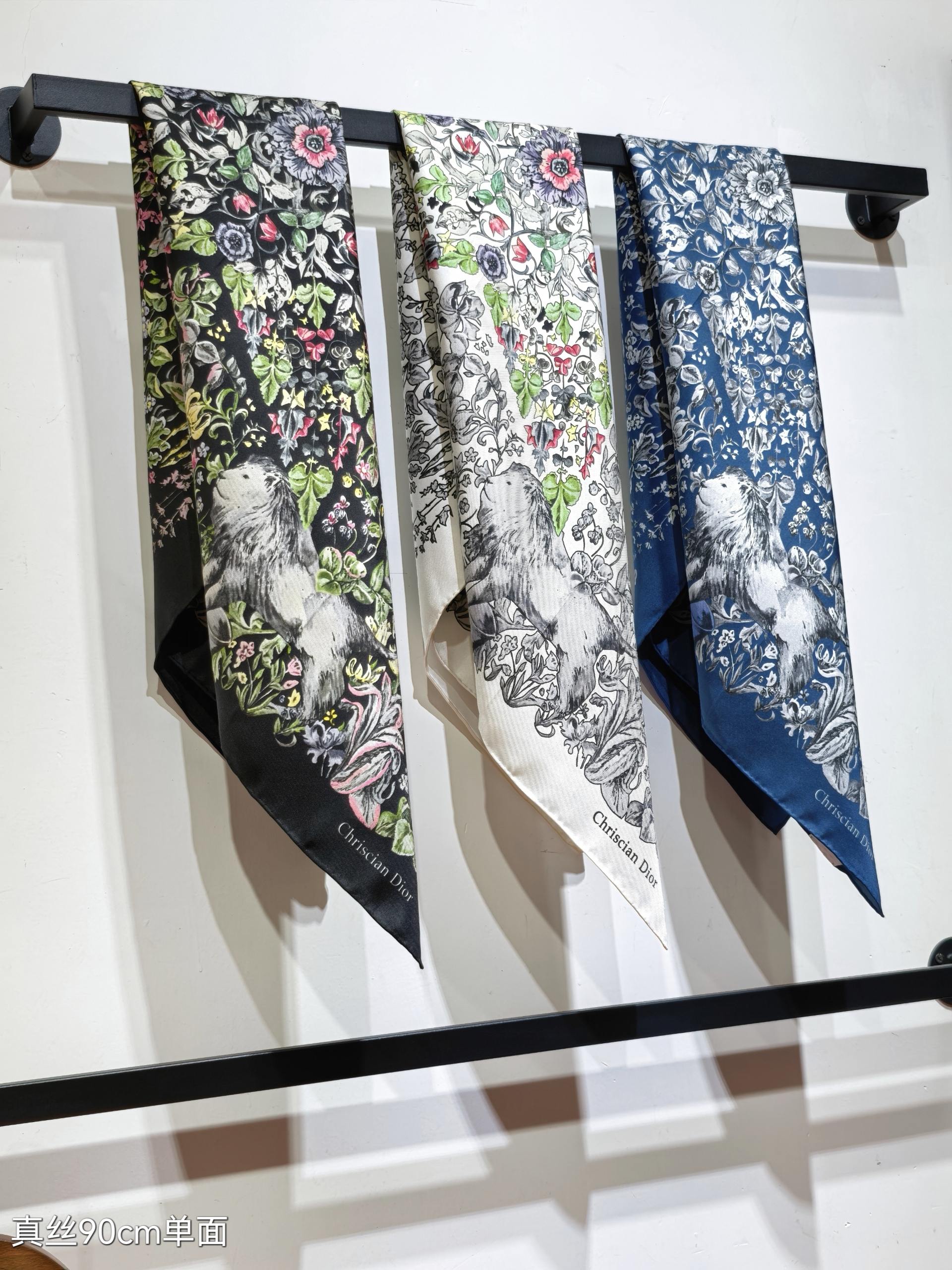 NO:188921,SDO2505 original single Dior Around the World pattern print 90cm silk square scarf, decorated with flowers, pays tribute to the classic Scottish theme of the series, and Marie Stuart's famous quote 