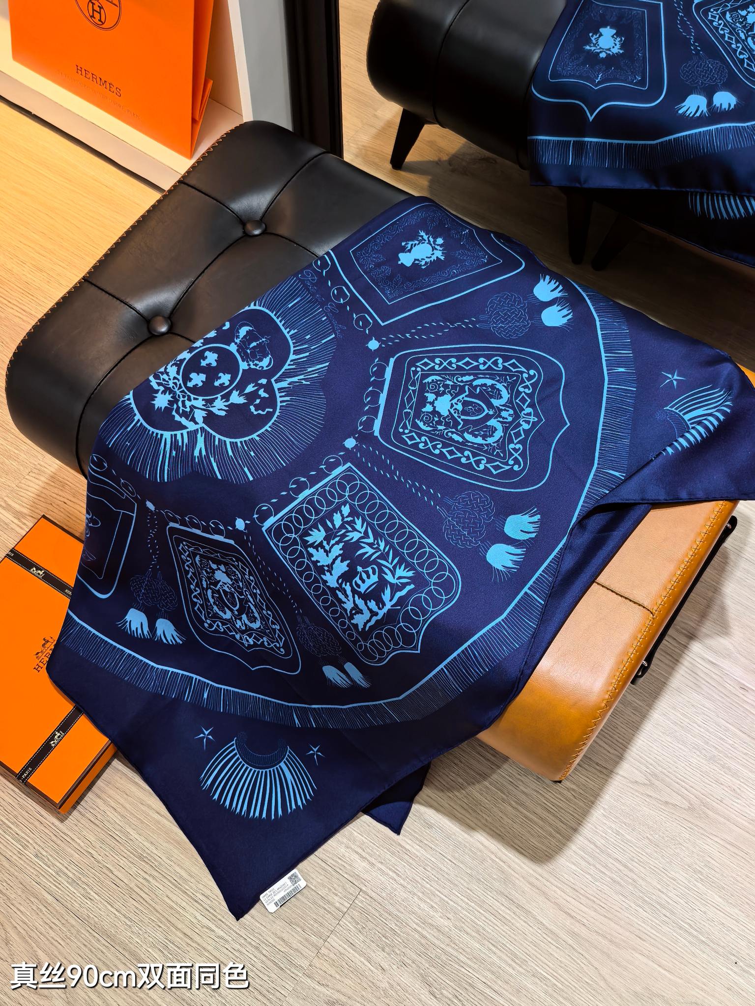 🌼SHMS2507
18姆米双面  90x90cm斜纹真丝
爱马仕《哨所和骑士》