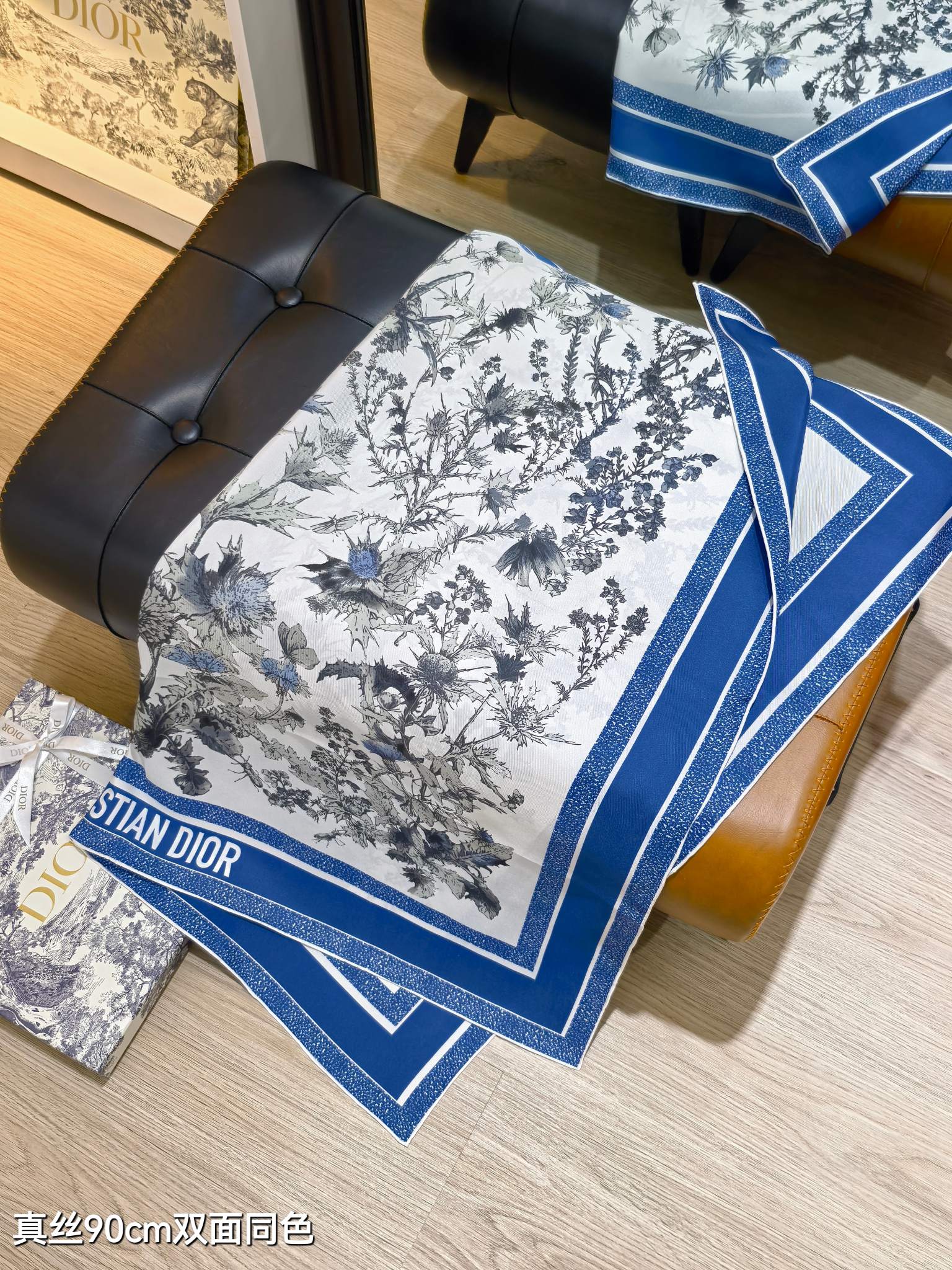 🌼SDO2508
18姆米双面  90x90cm斜纹真丝
迪奥《Chardons》